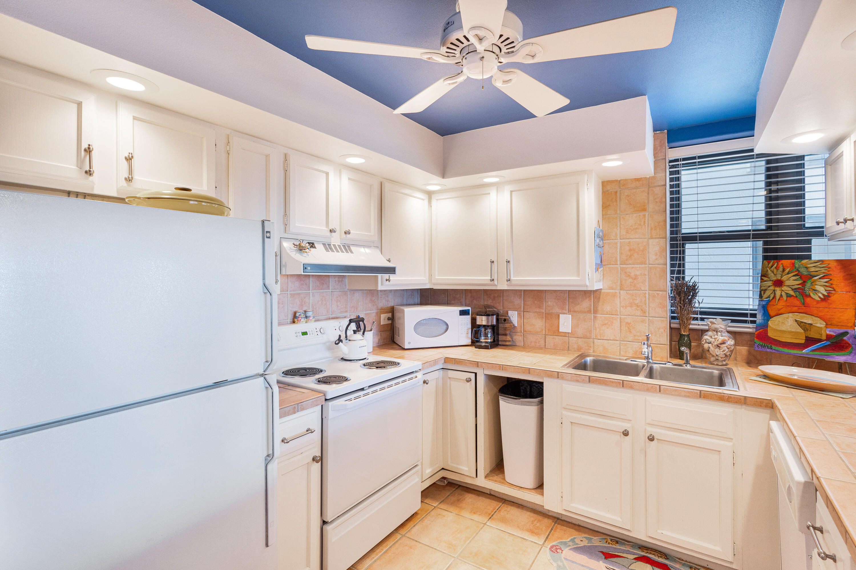 4095 Beachside One Drive, 4095