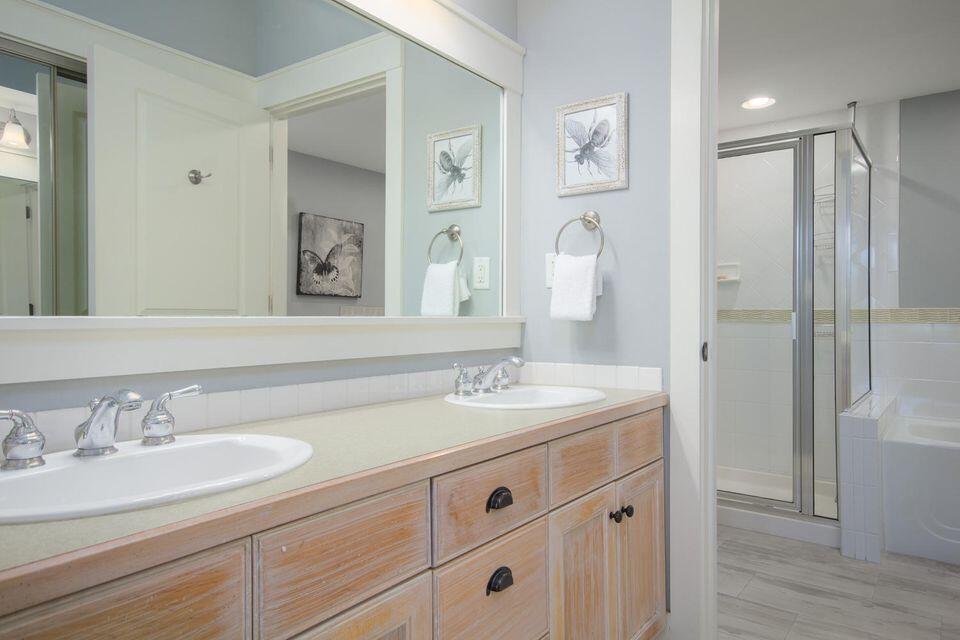 9300 Baytowne Wharf Boulevard, 527