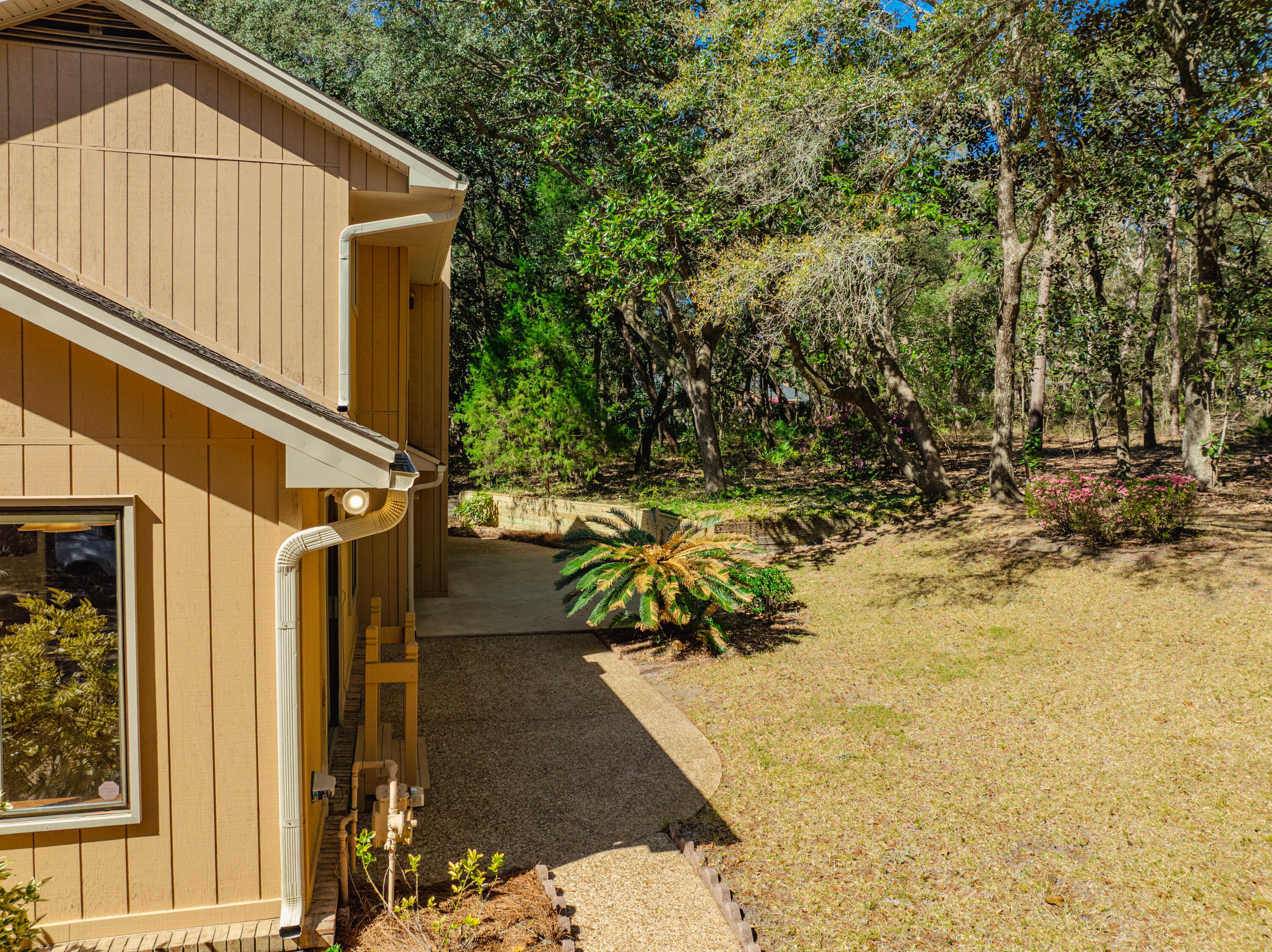 2819 Edgewater Drive