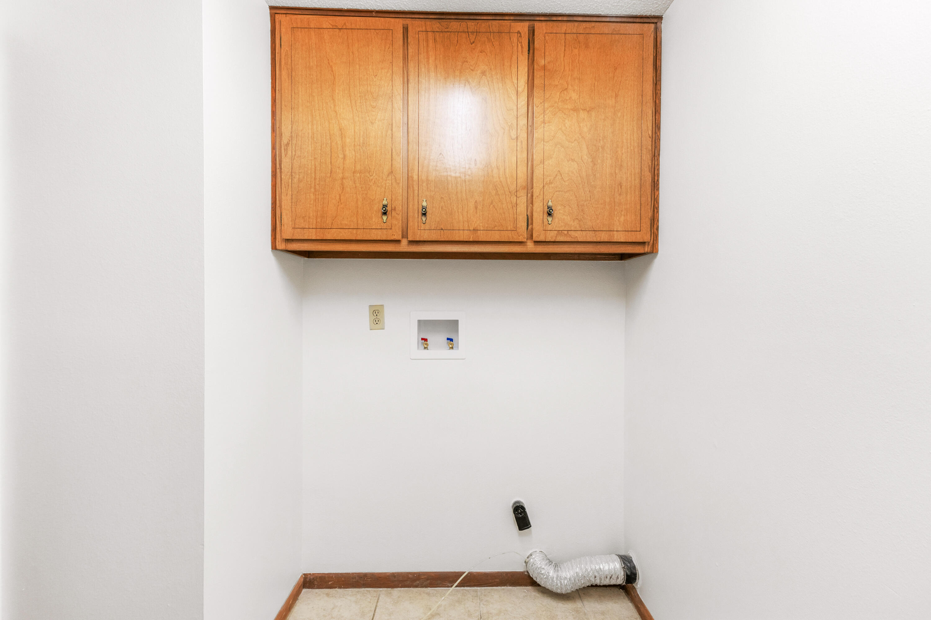 2819 Edgewater Drive