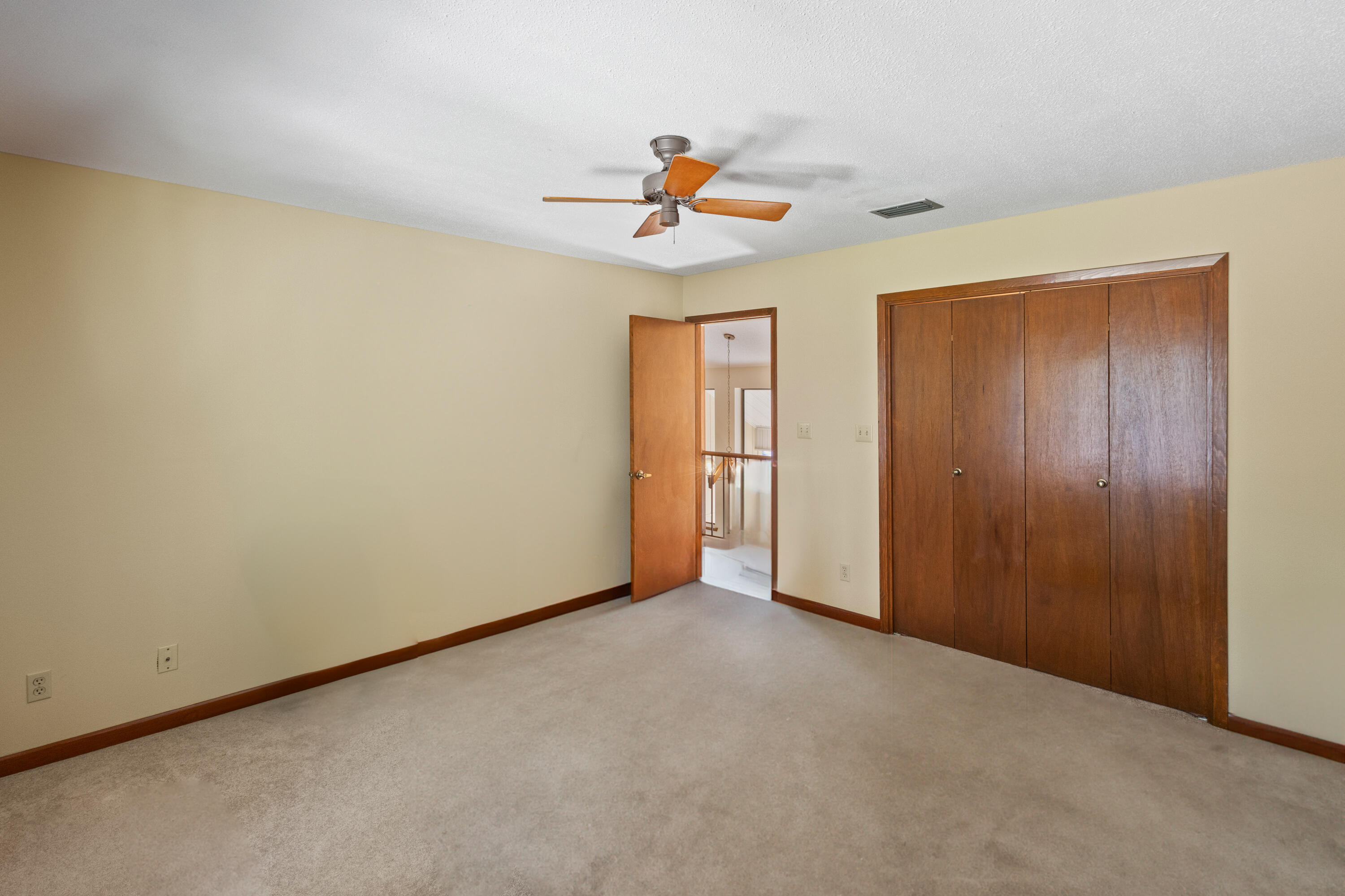 2819 Edgewater Drive