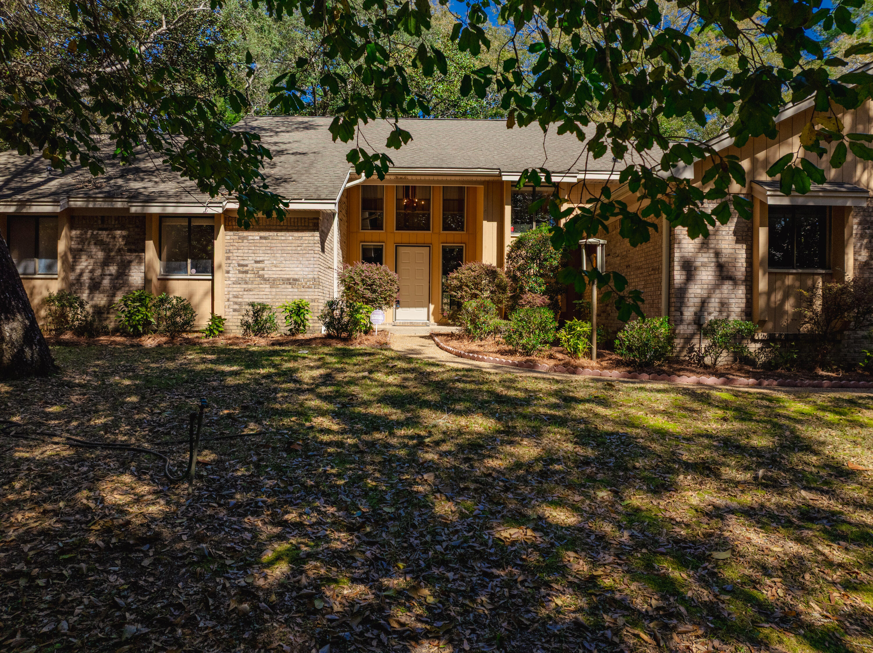 2819 Edgewater Drive