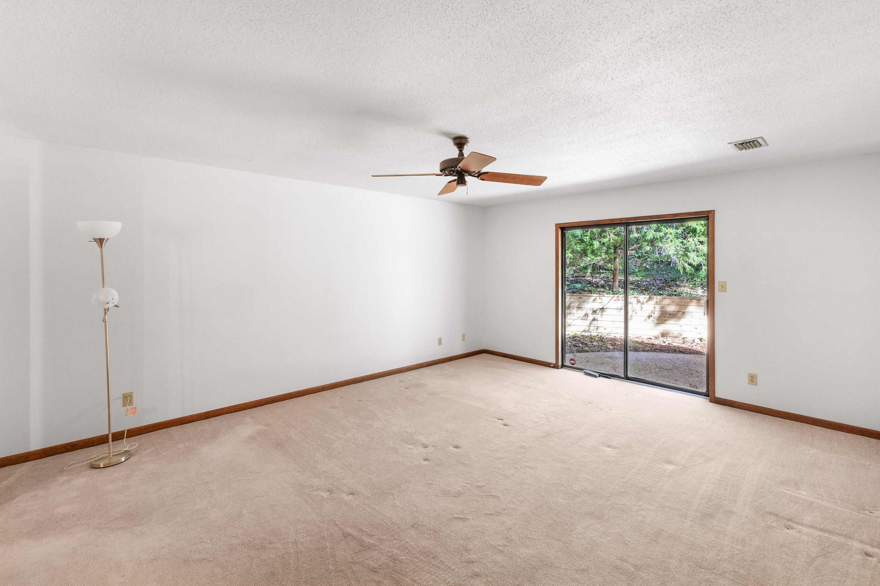 2819 Edgewater Drive