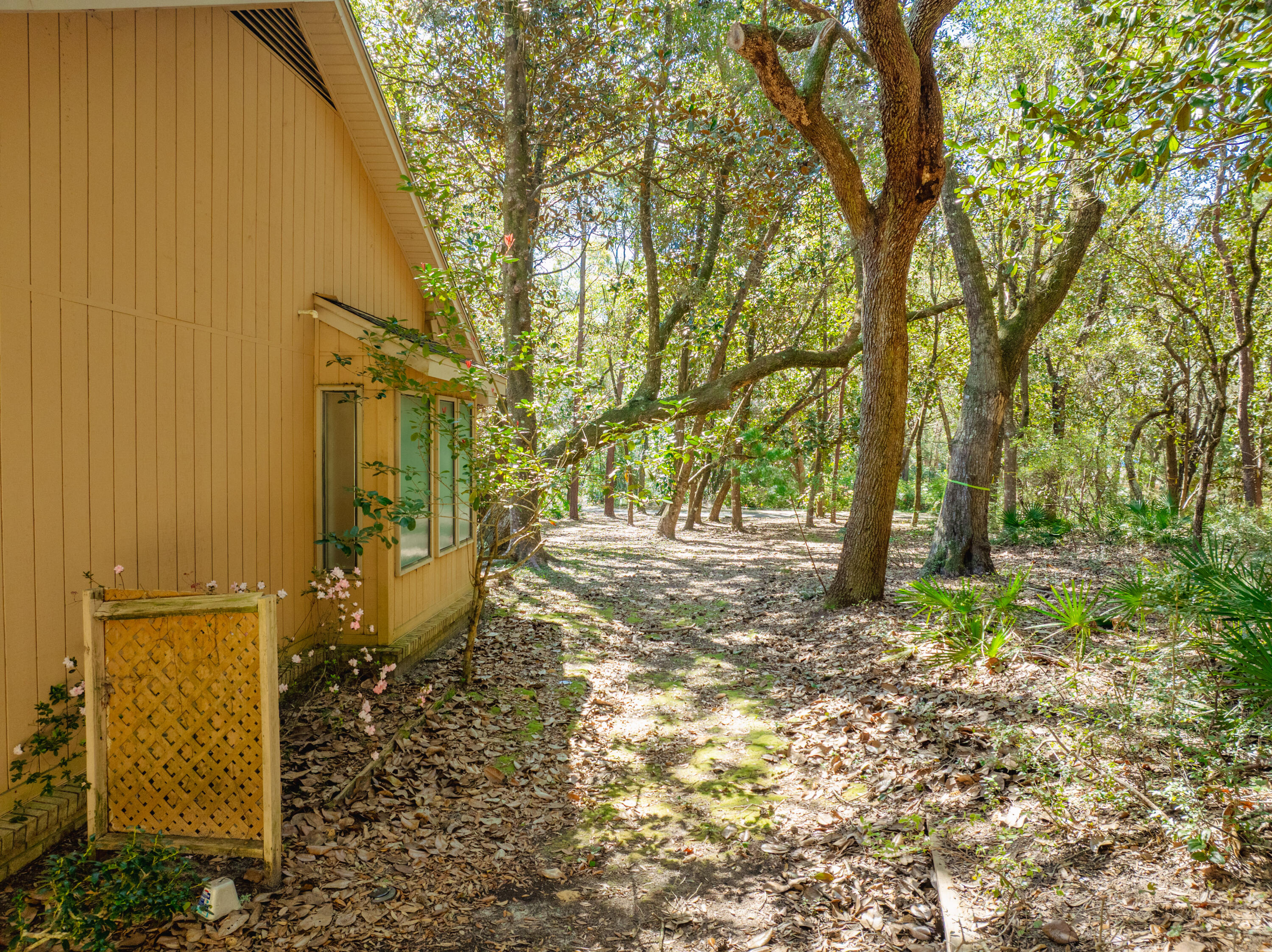 2819 Edgewater Drive