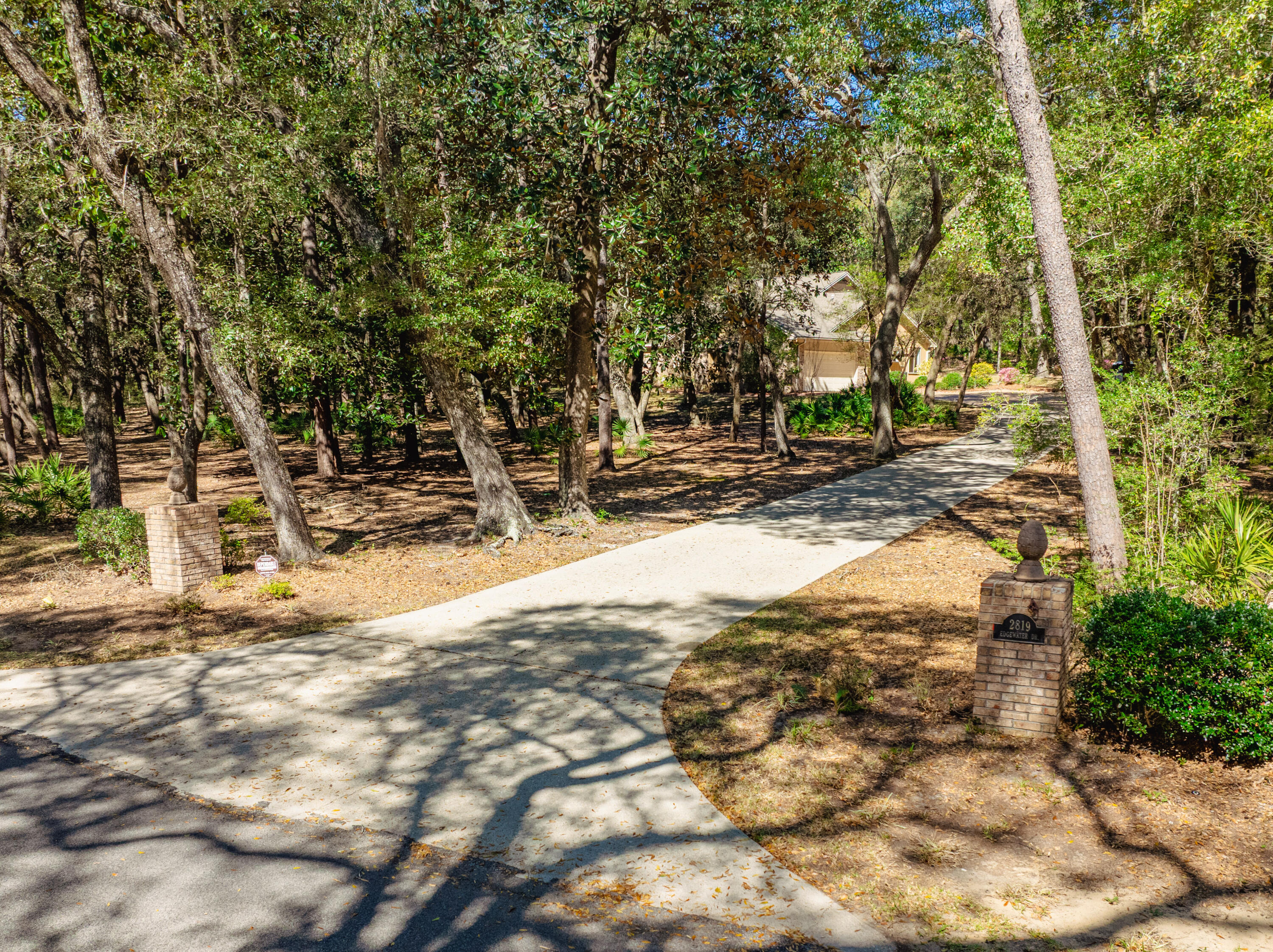 2819 Edgewater Drive