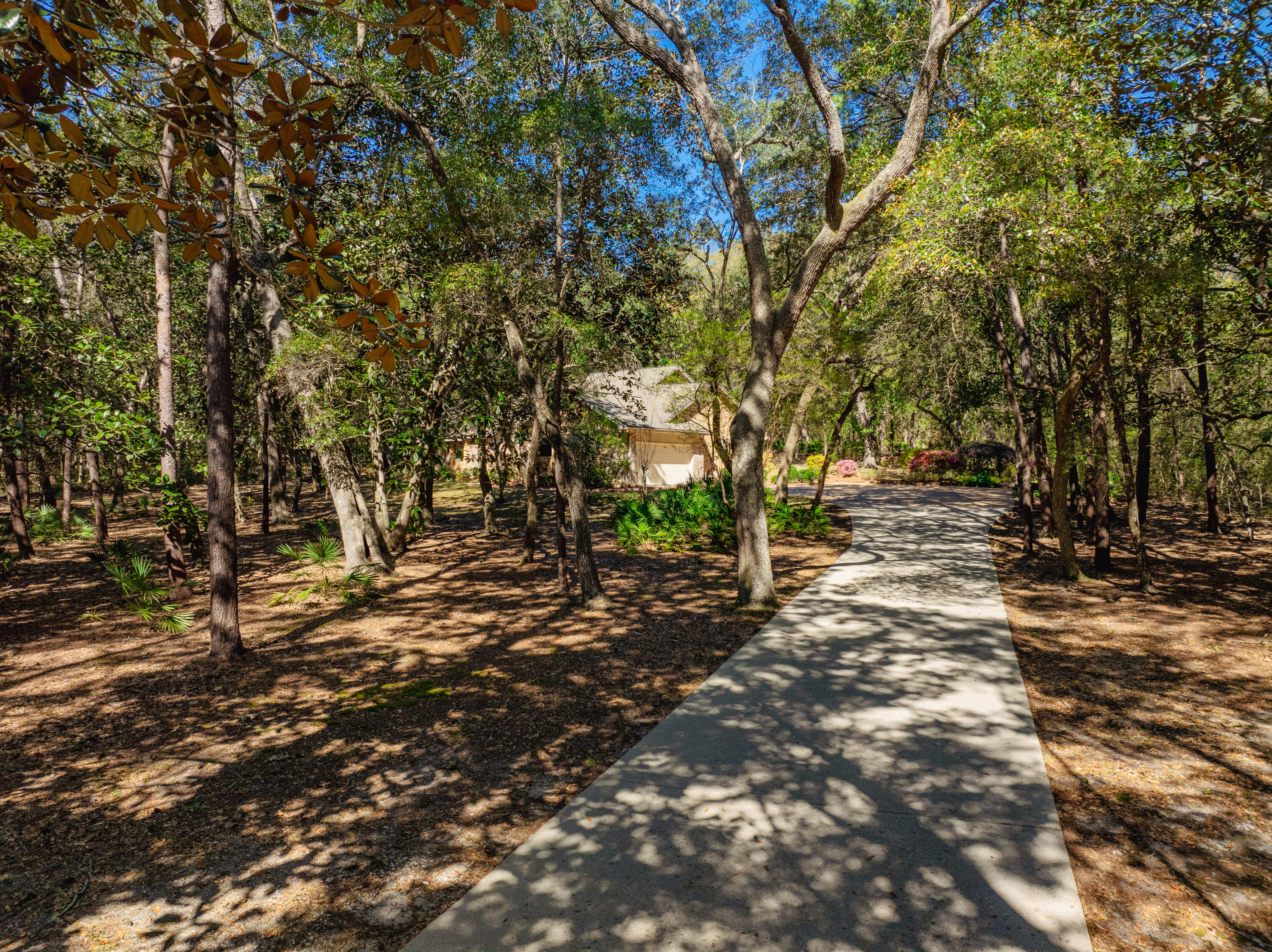 2819 Edgewater Drive