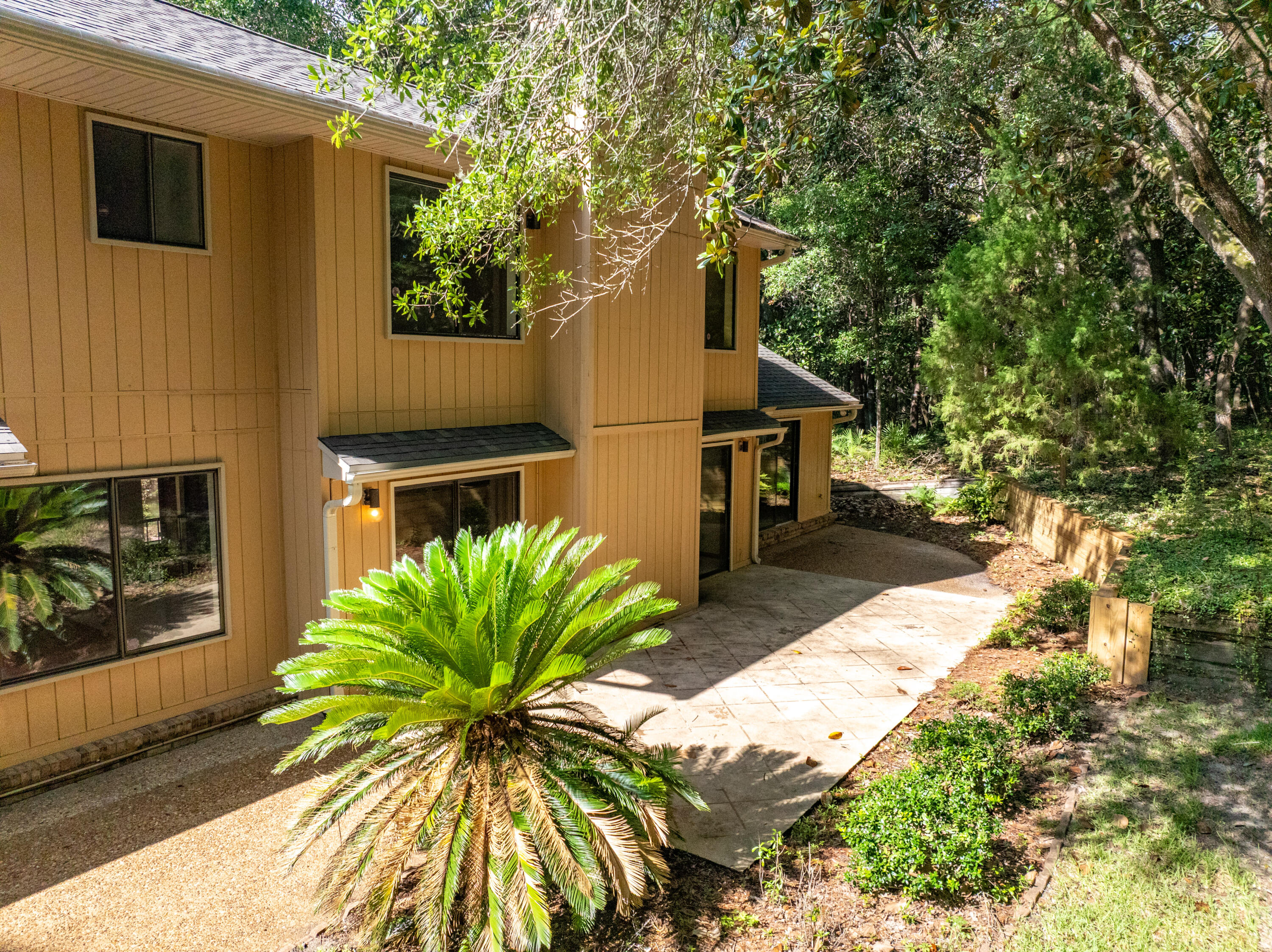 2819 Edgewater Drive