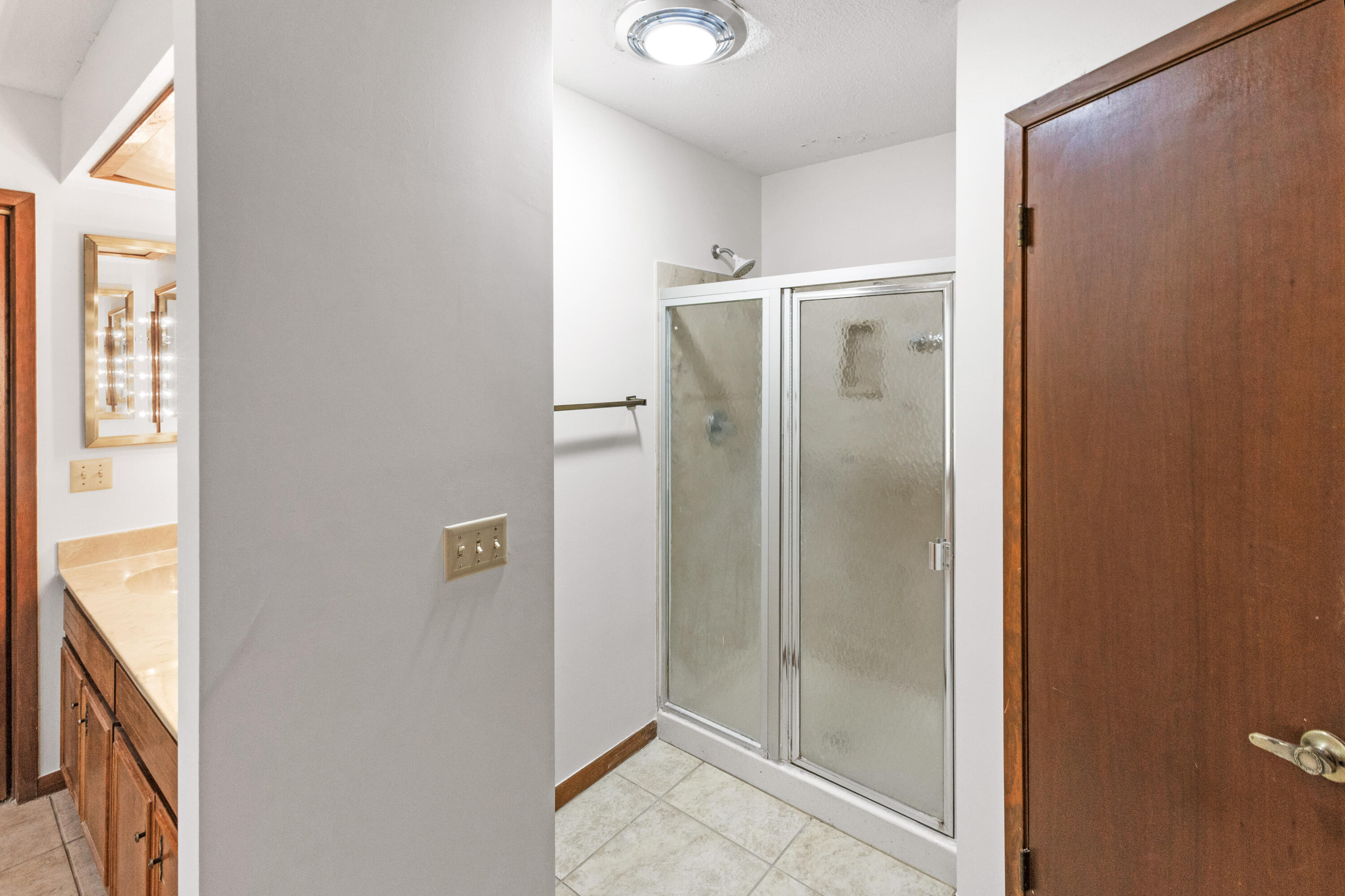 2819 Edgewater Drive