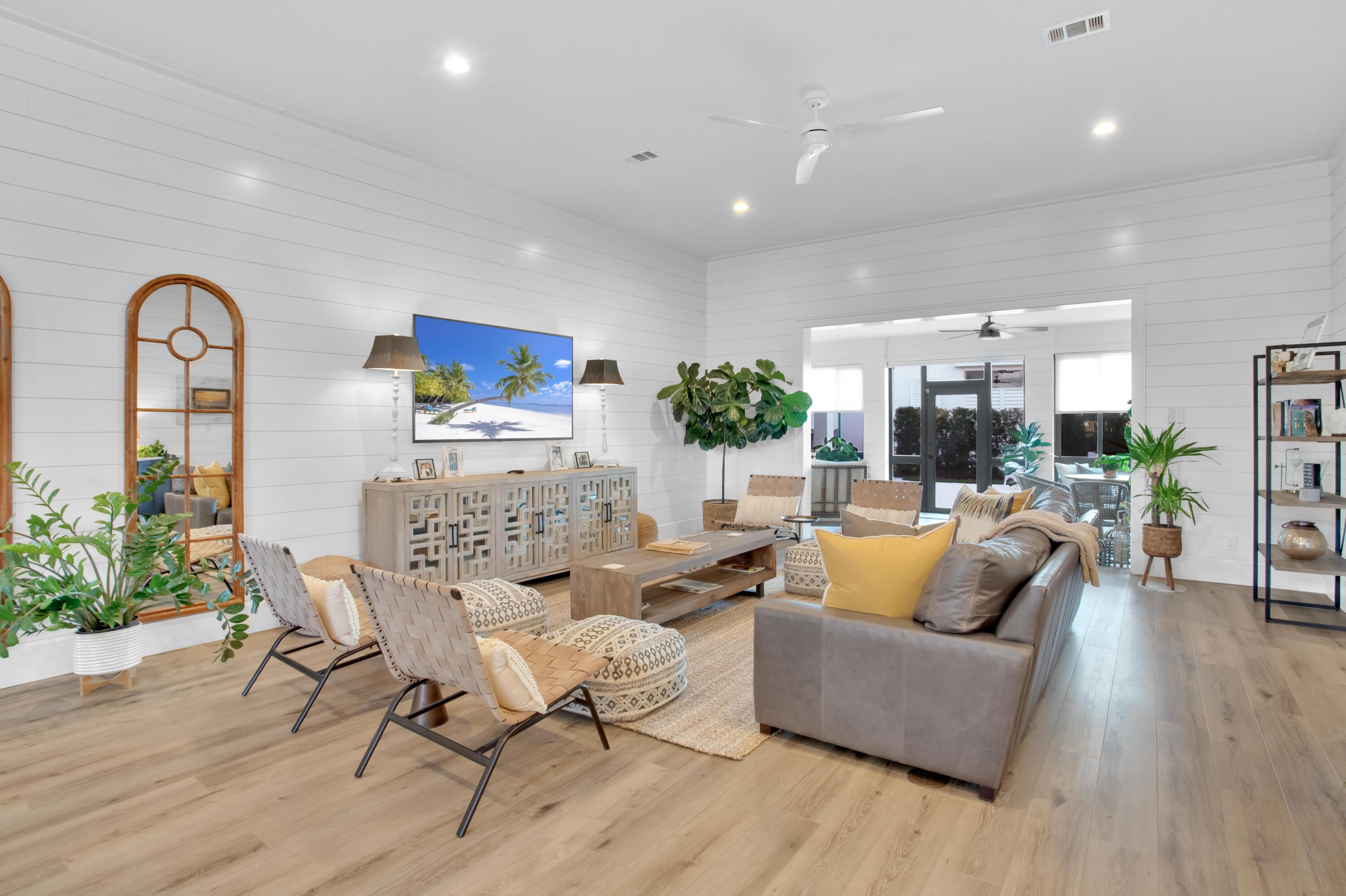 4630 Paradise Isle