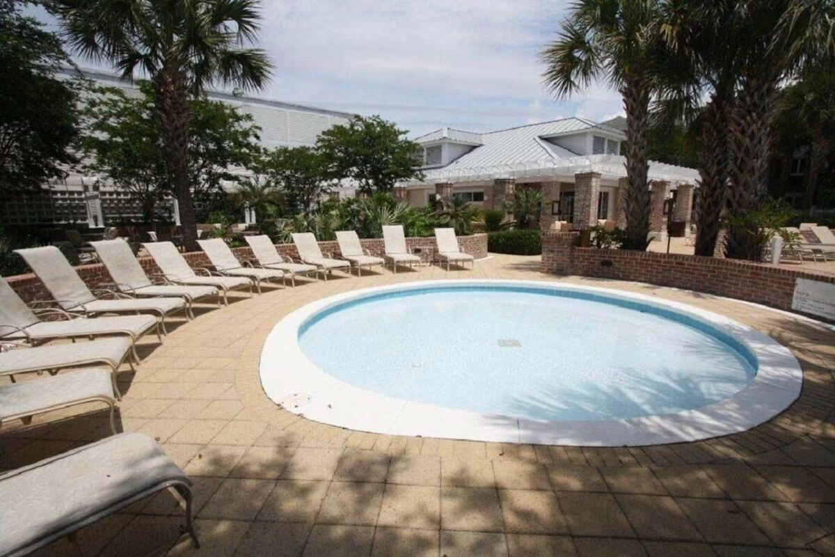 9100 Baytowne Wharf Boulevard, 452