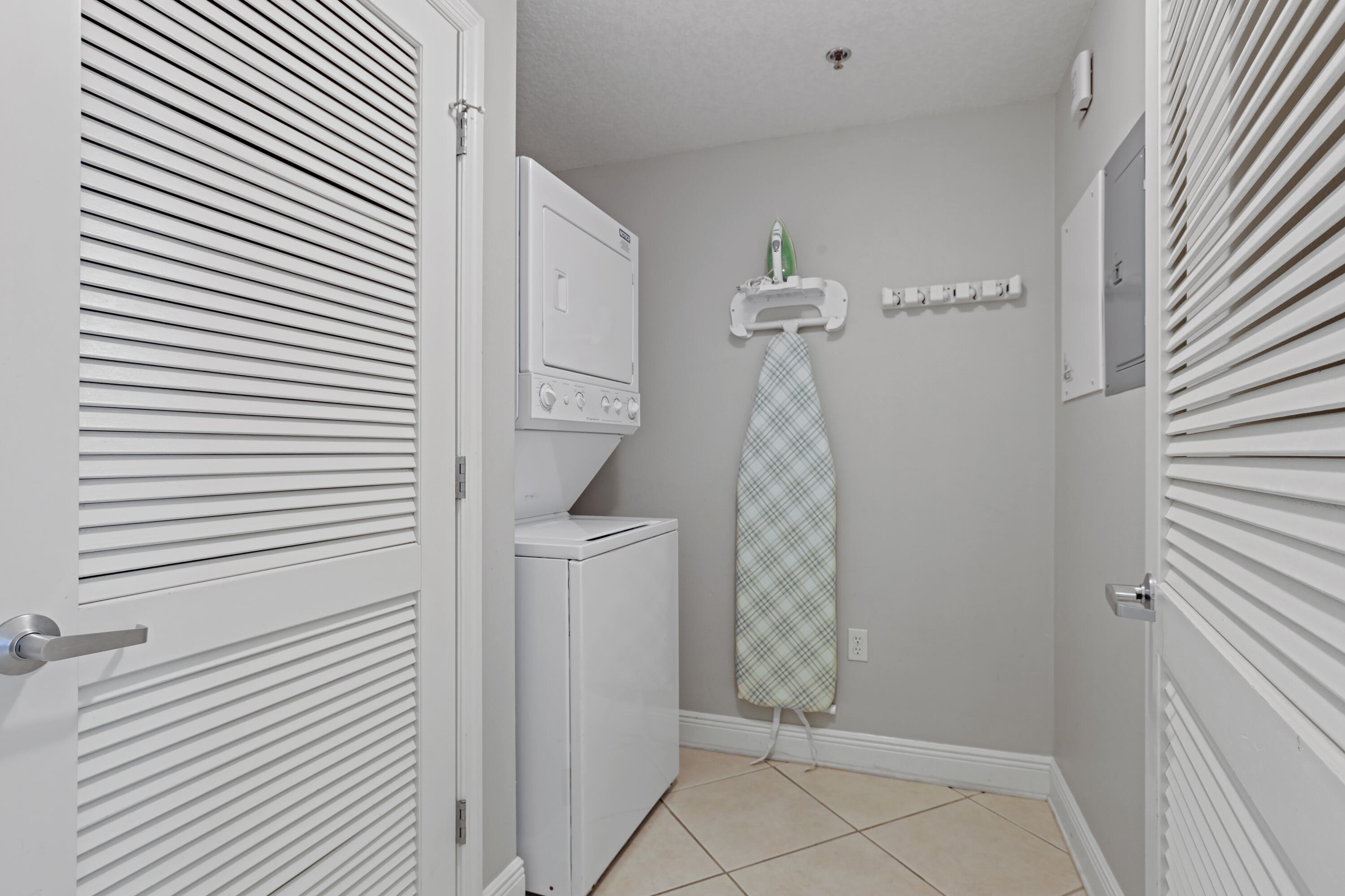 112 Seascape Boulevard, 708