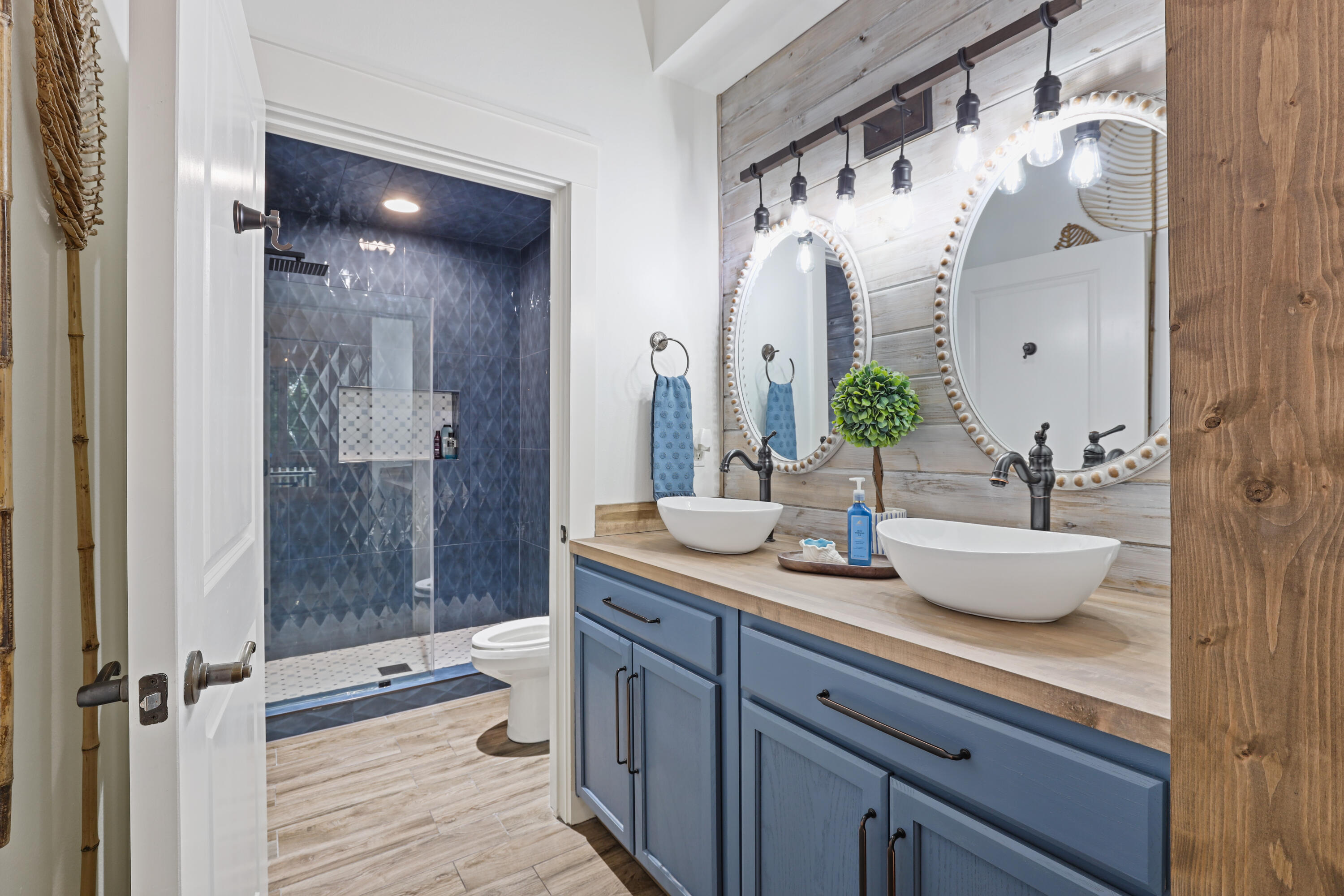 9300 Baytowne Wharf Boulevard, 113