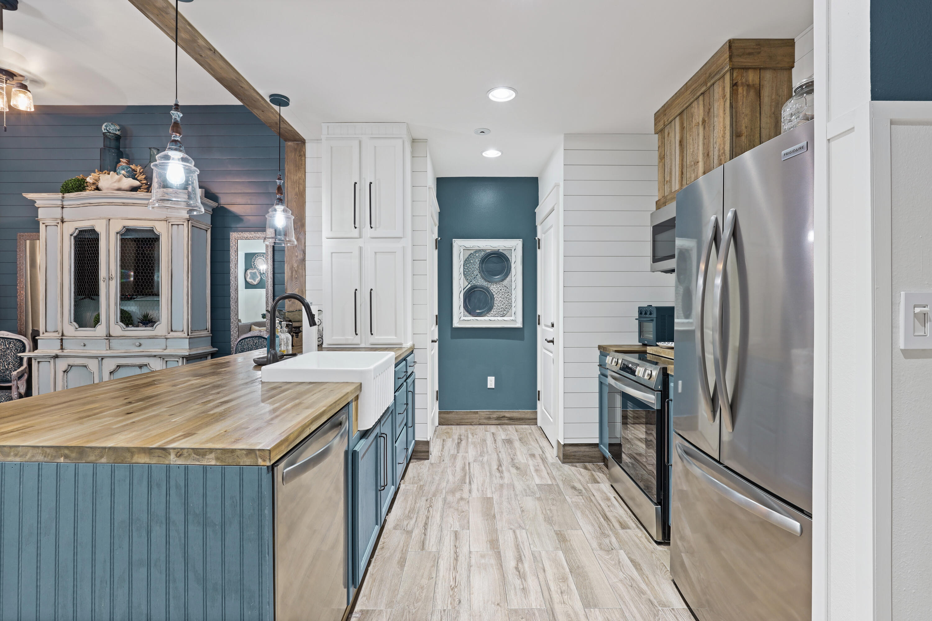 9300 Baytowne Wharf Boulevard, 113