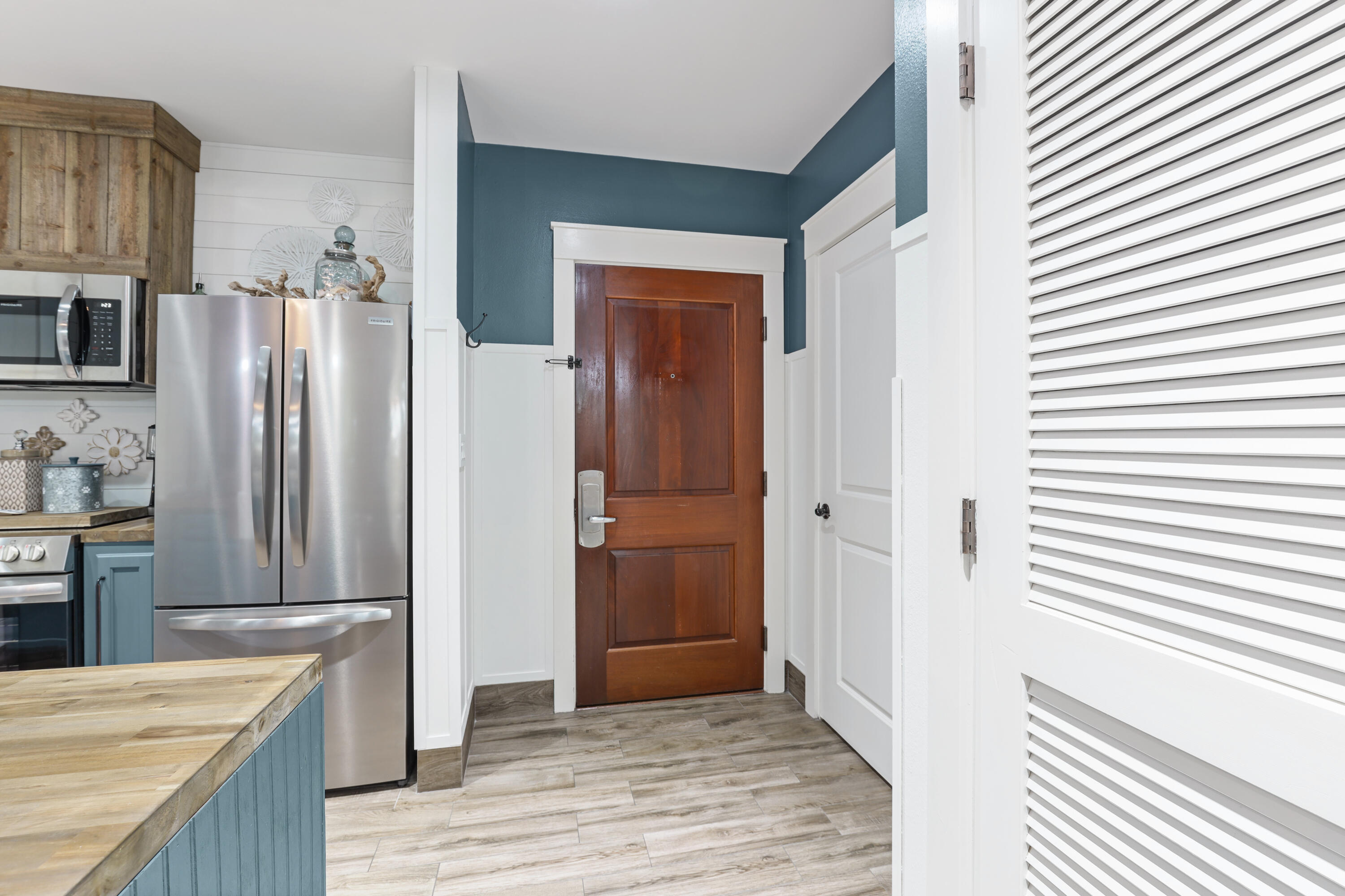 9300 Baytowne Wharf Boulevard, 113