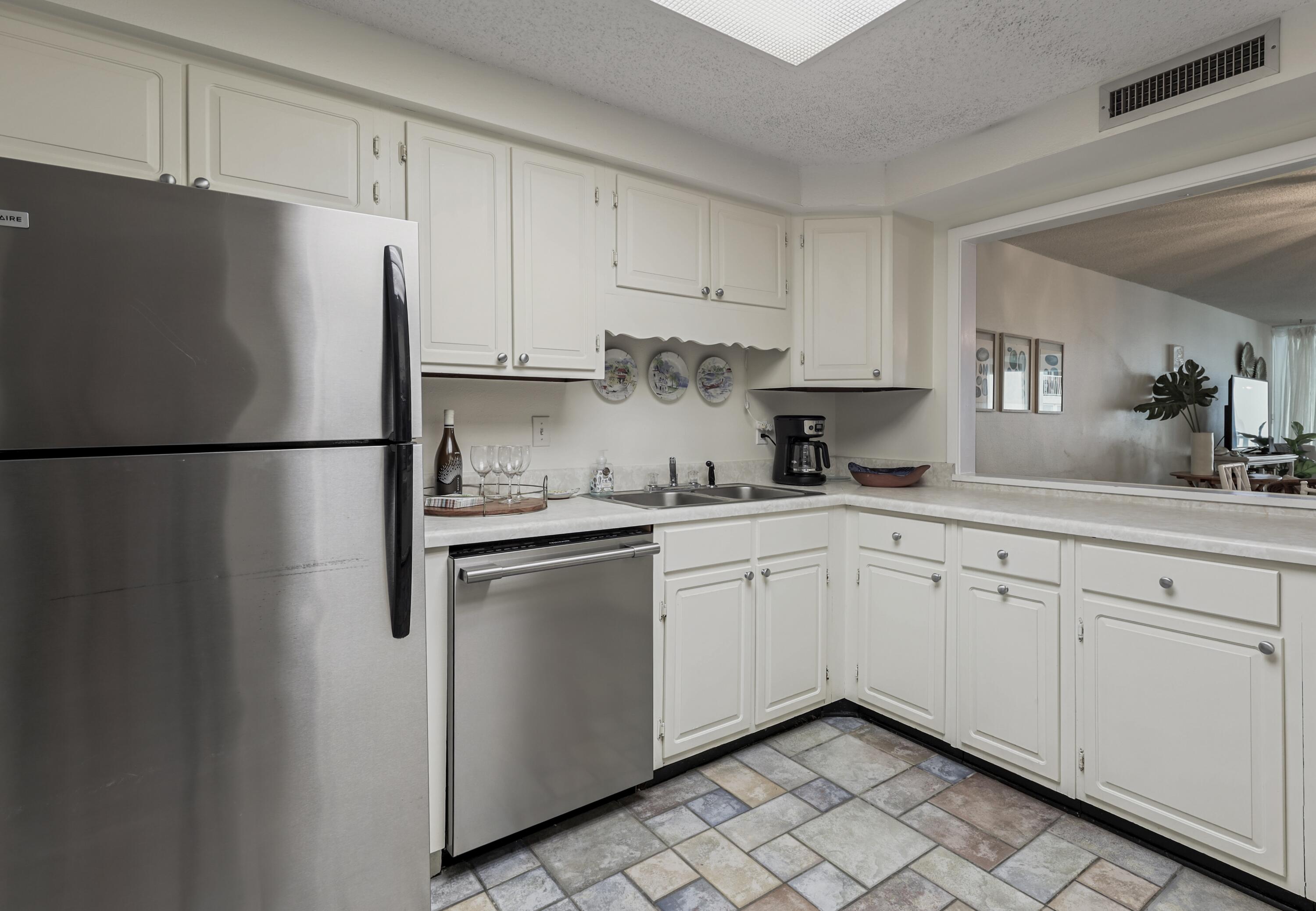 900 Gulf Shore Drive, 1045