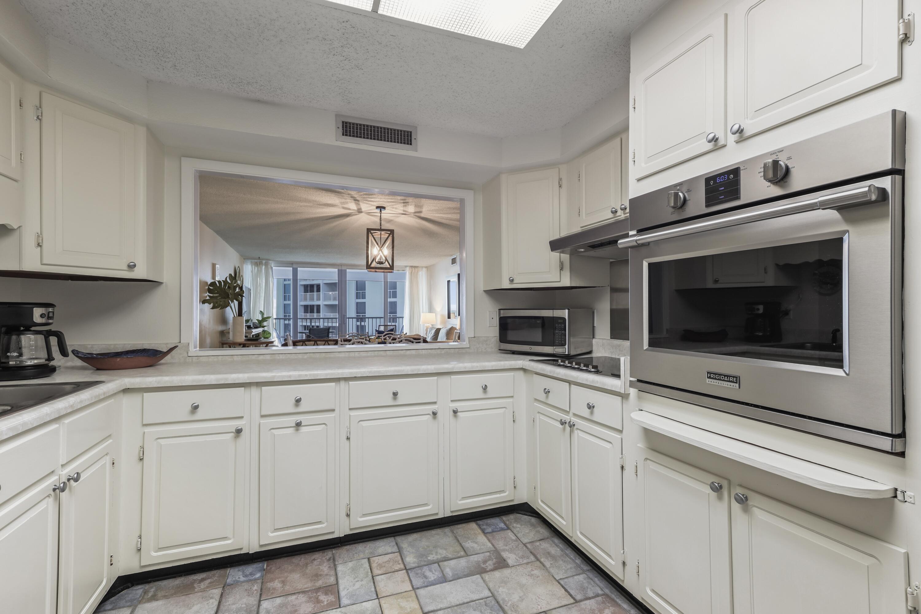 900 Gulf Shore Drive, 1045