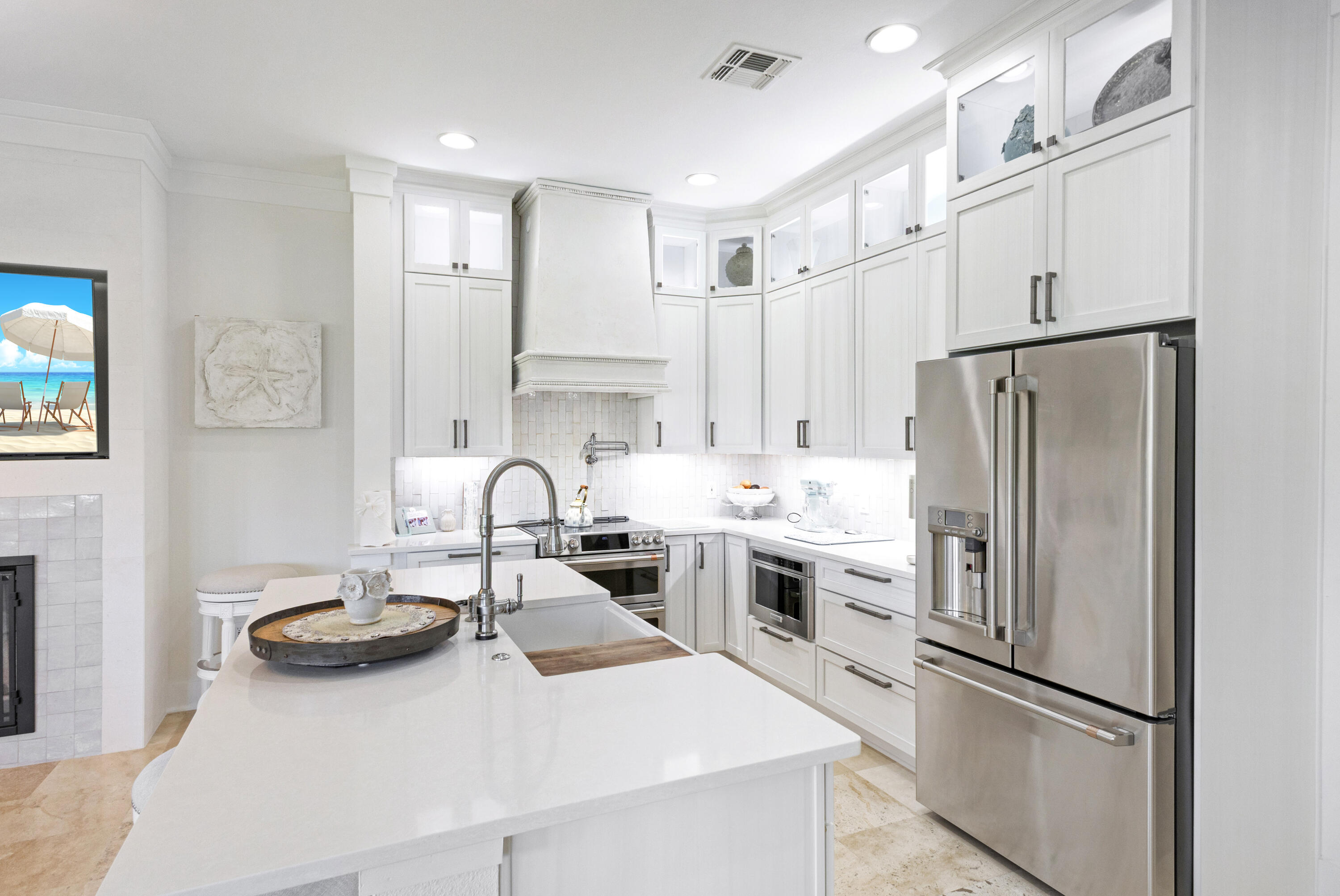 8600 Magnolia Bay Lane