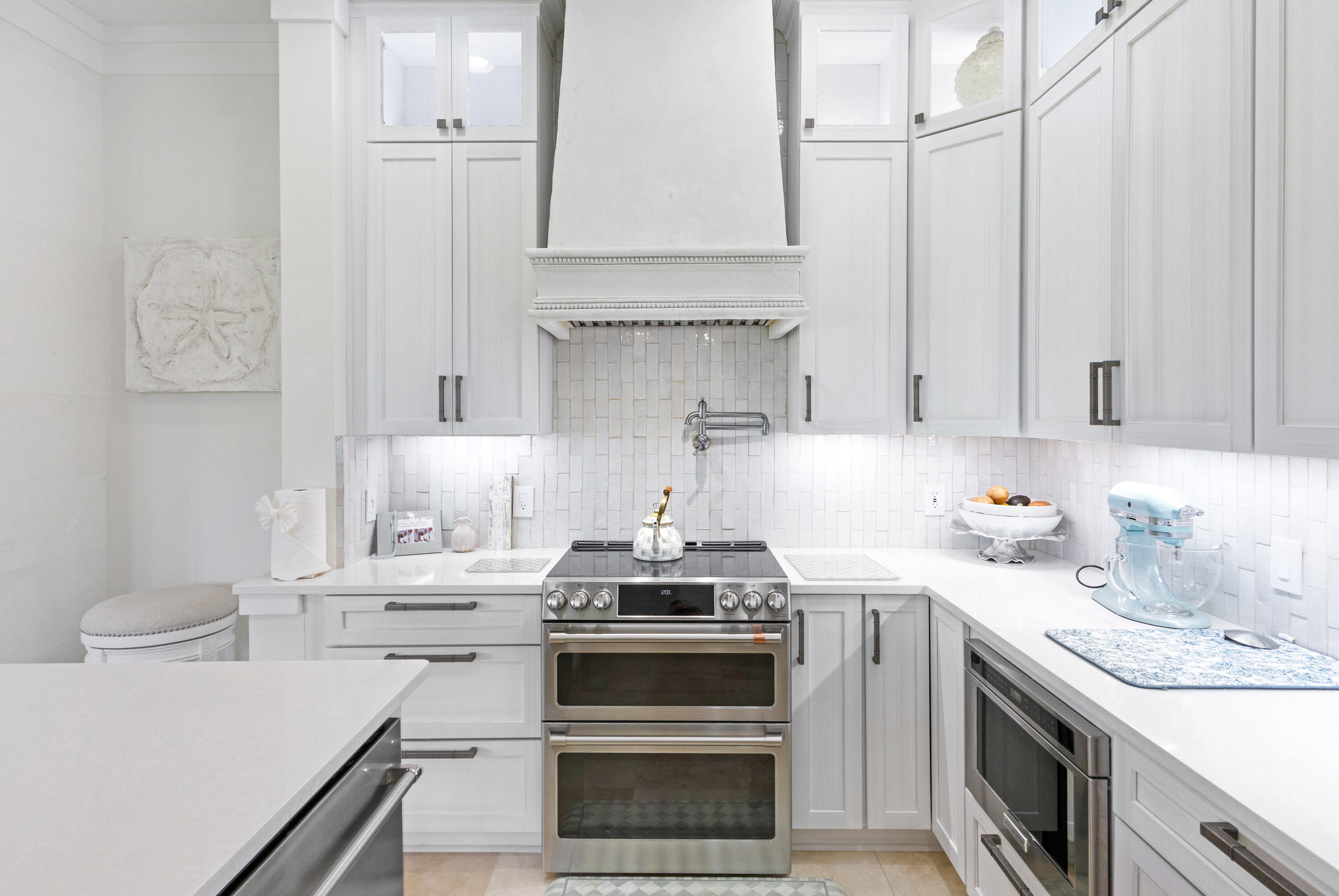 8600 Magnolia Bay Lane