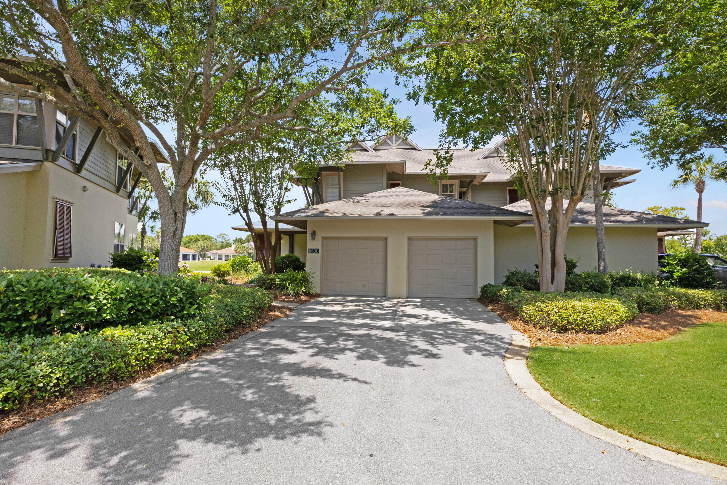 8600 Magnolia Bay Lane