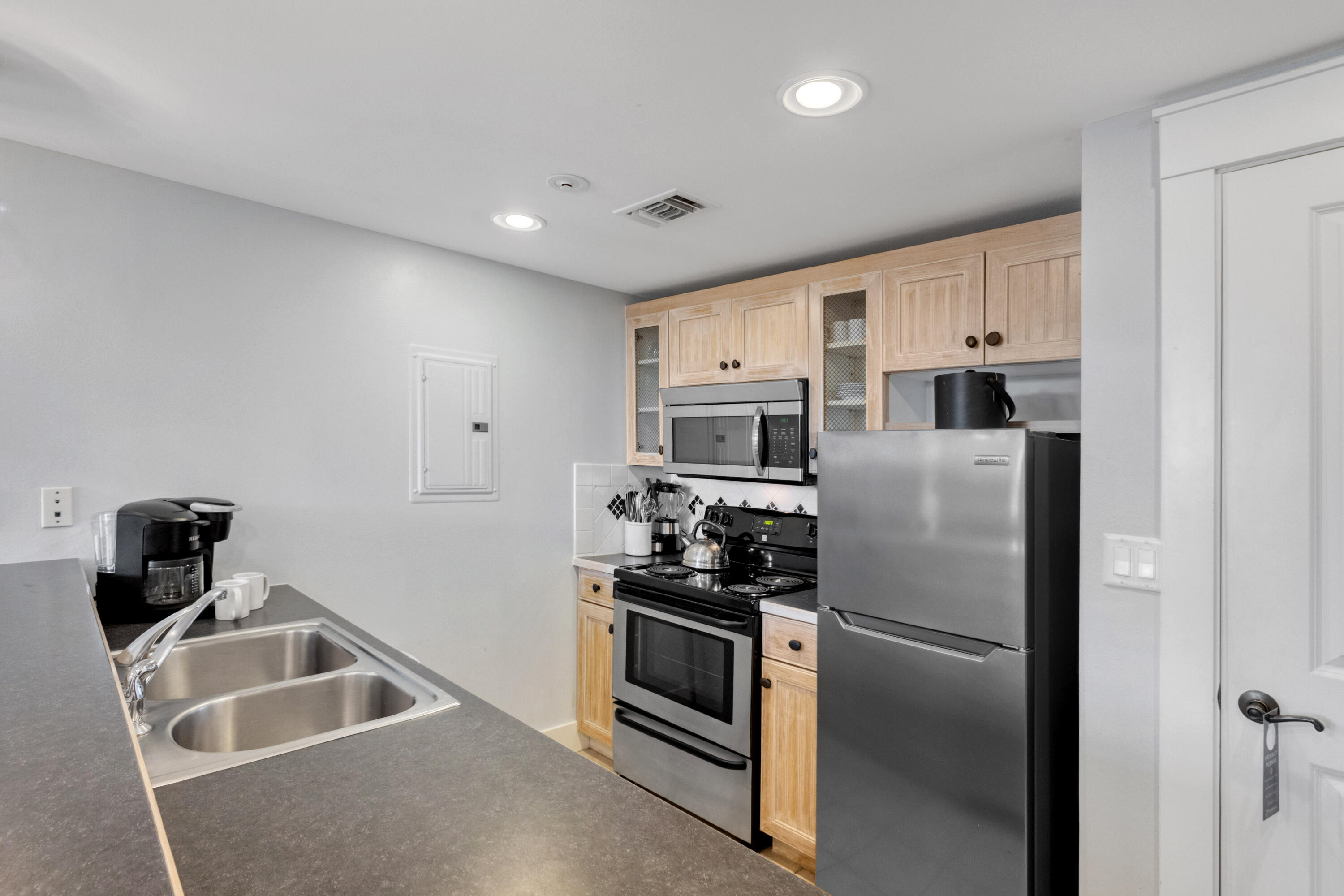 9300 Baytowne Wharf Boulevard, 401/403