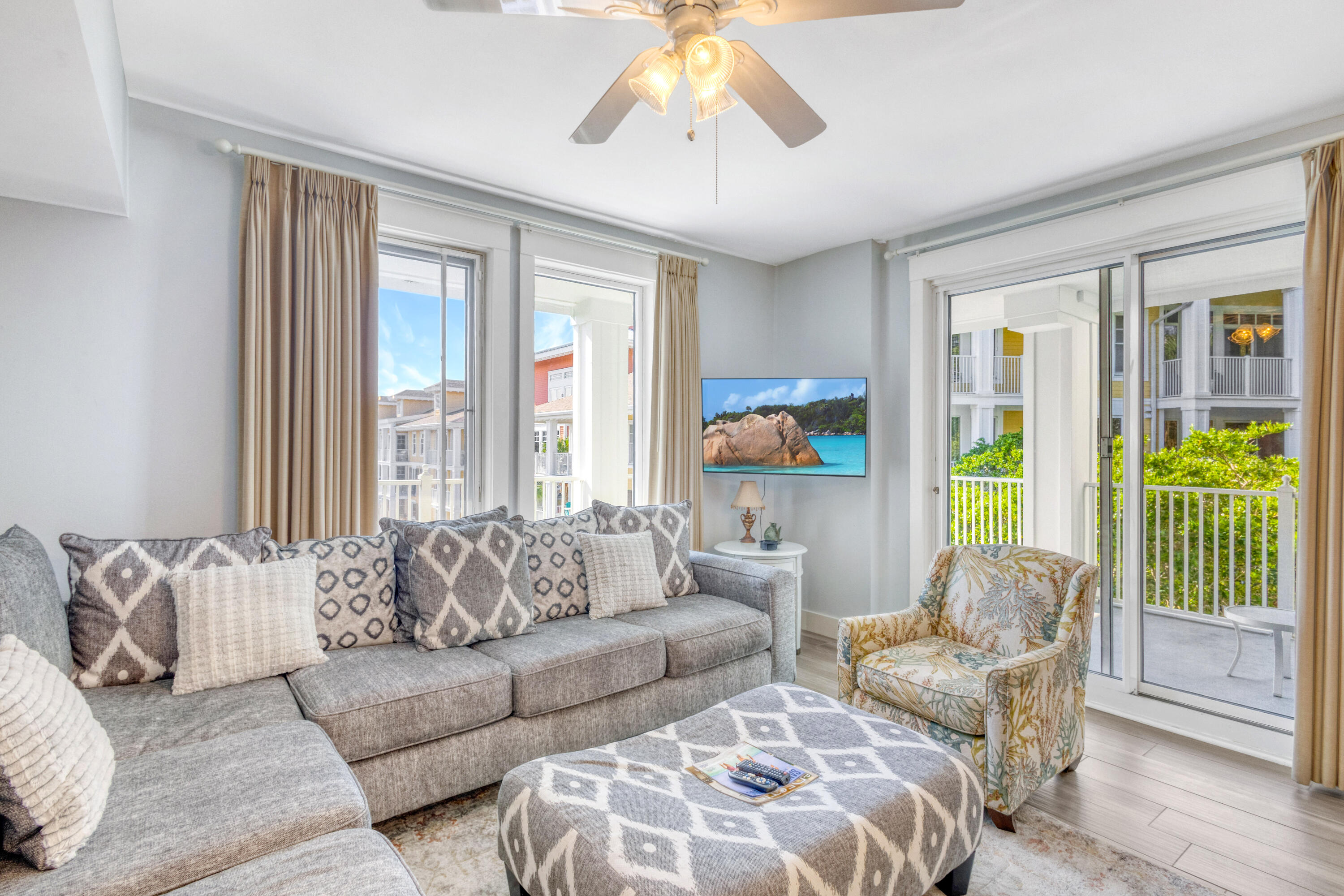 9300 Baytowne Wharf Boulevard, 401/403