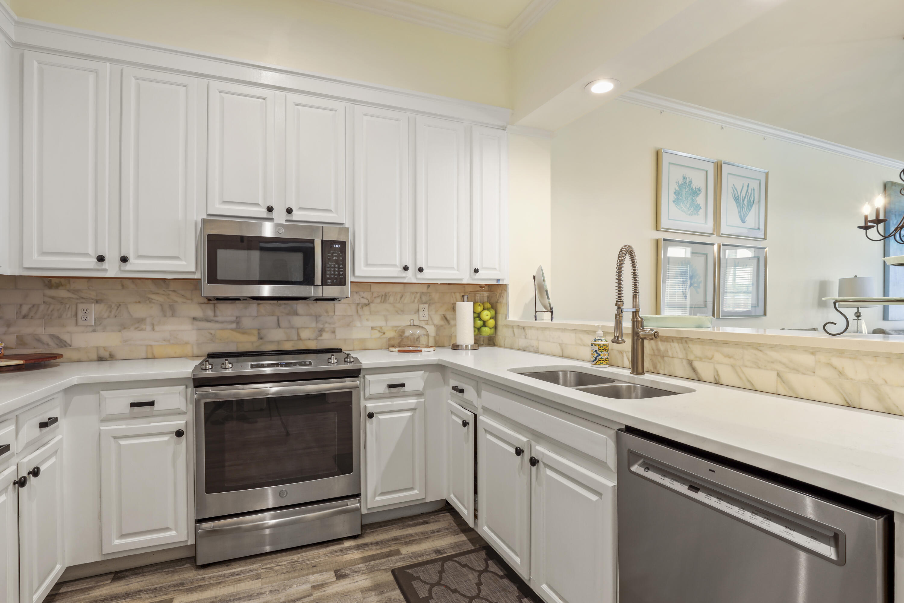 843 E Grand Harbour