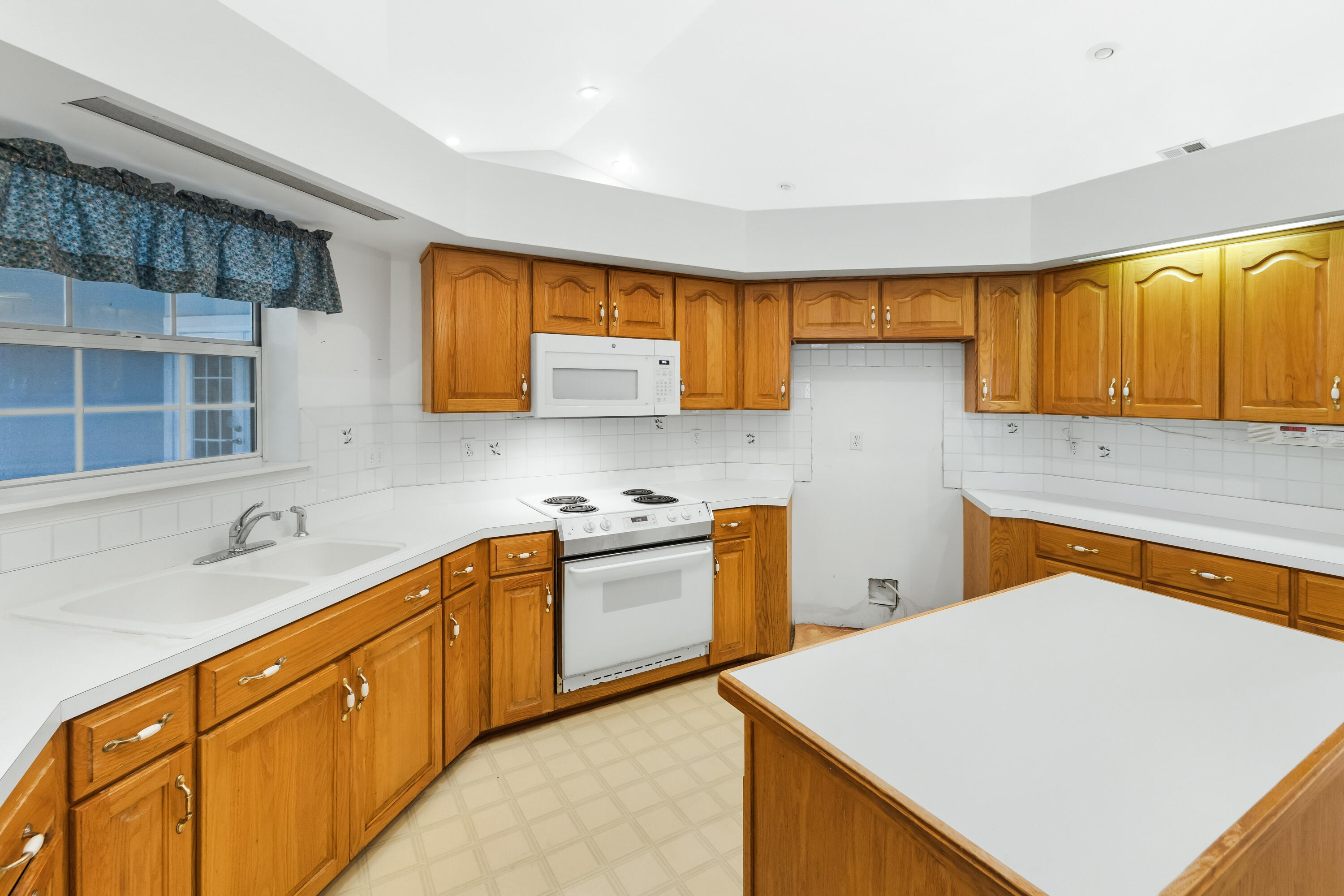 1440 E Baytowne Circle