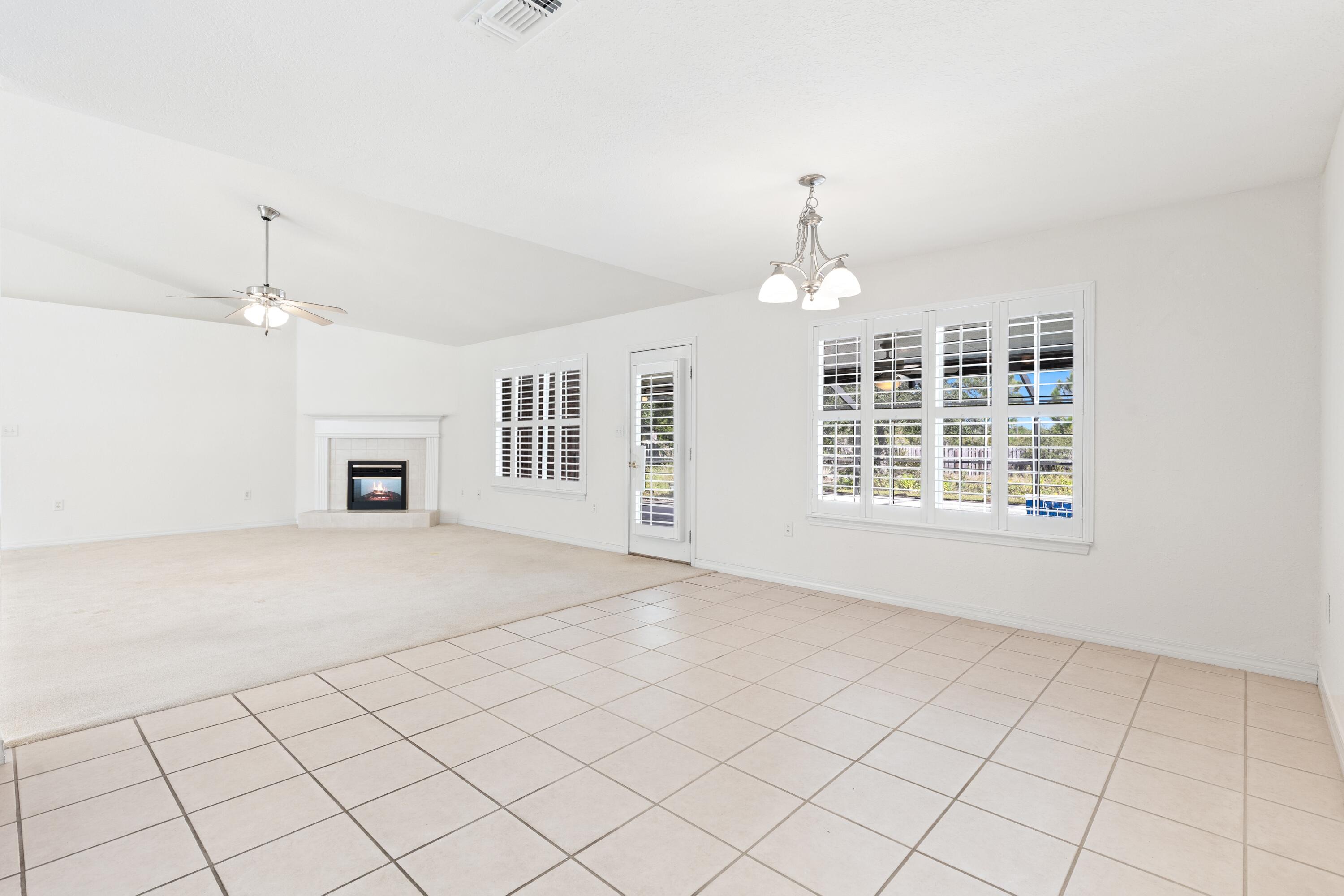 207 E Shipwreck Road