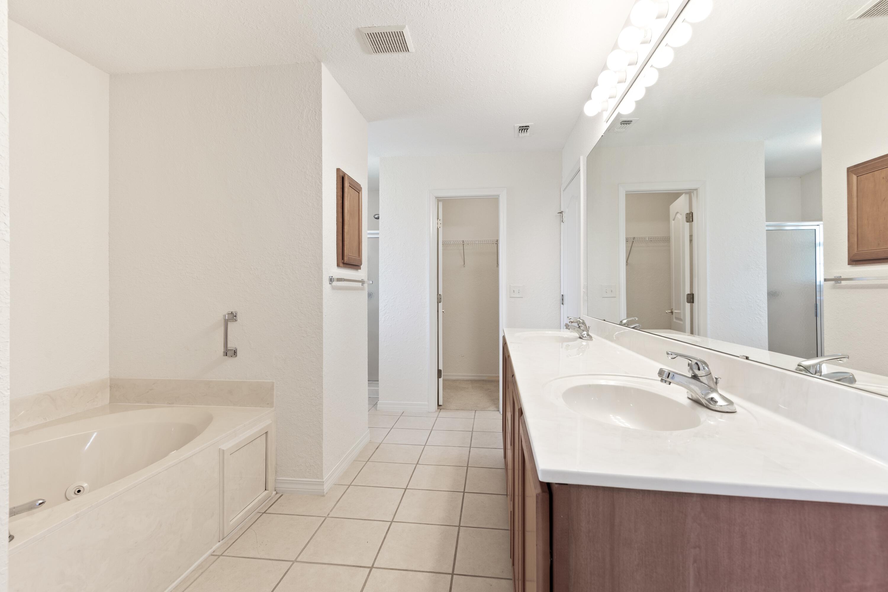 207 E Shipwreck Road