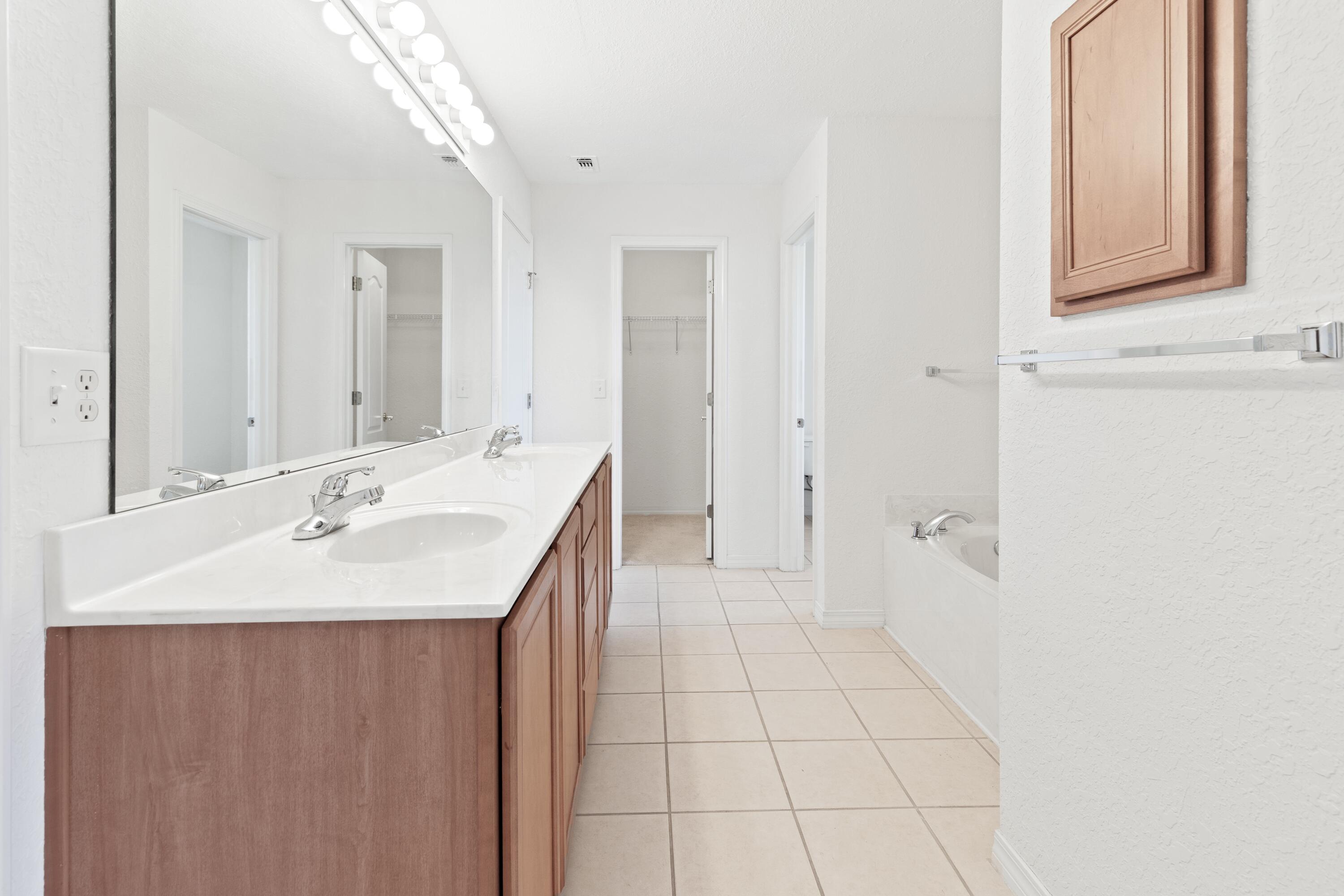 207 E Shipwreck Road