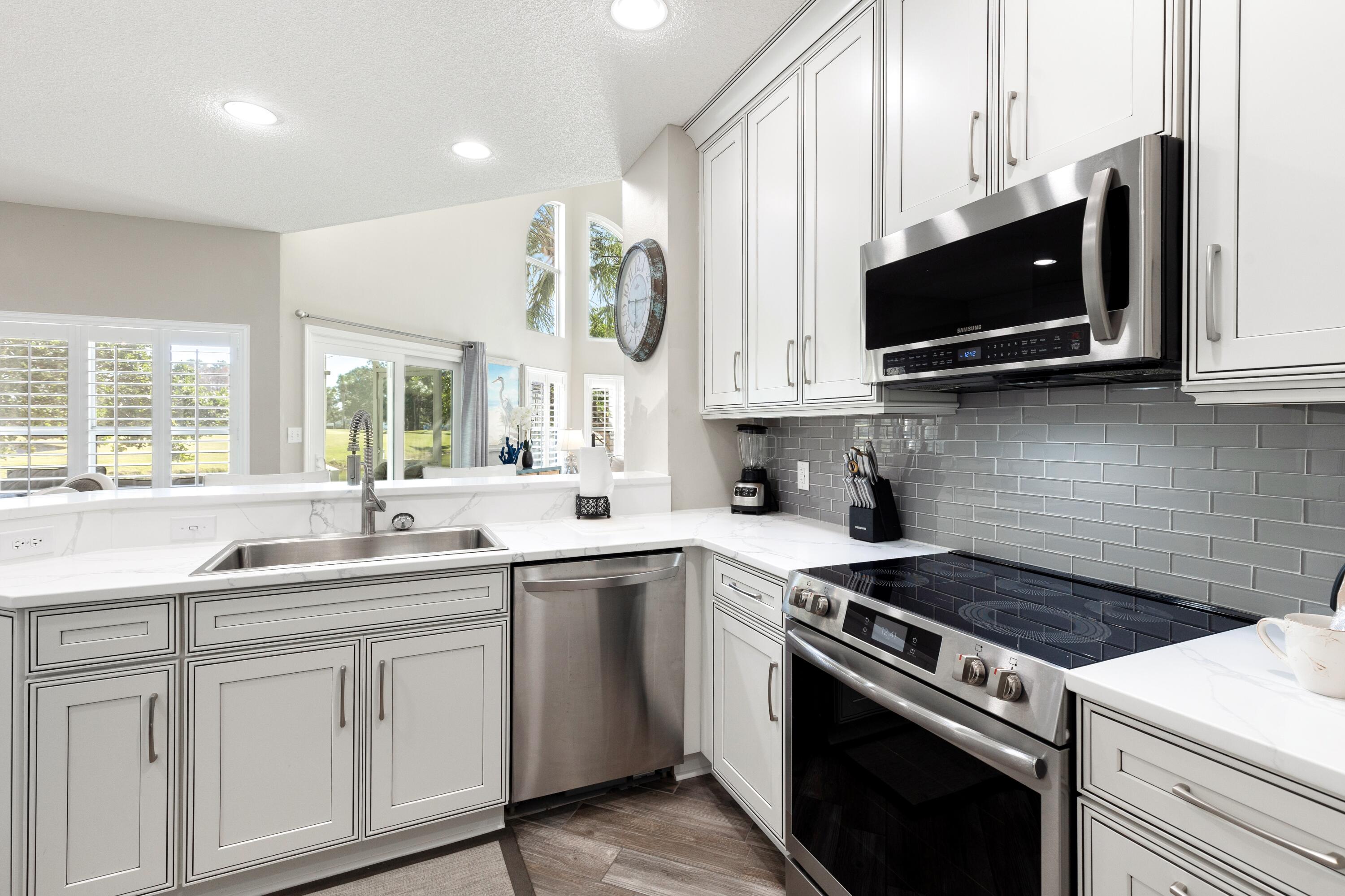 982 Northshore Drive