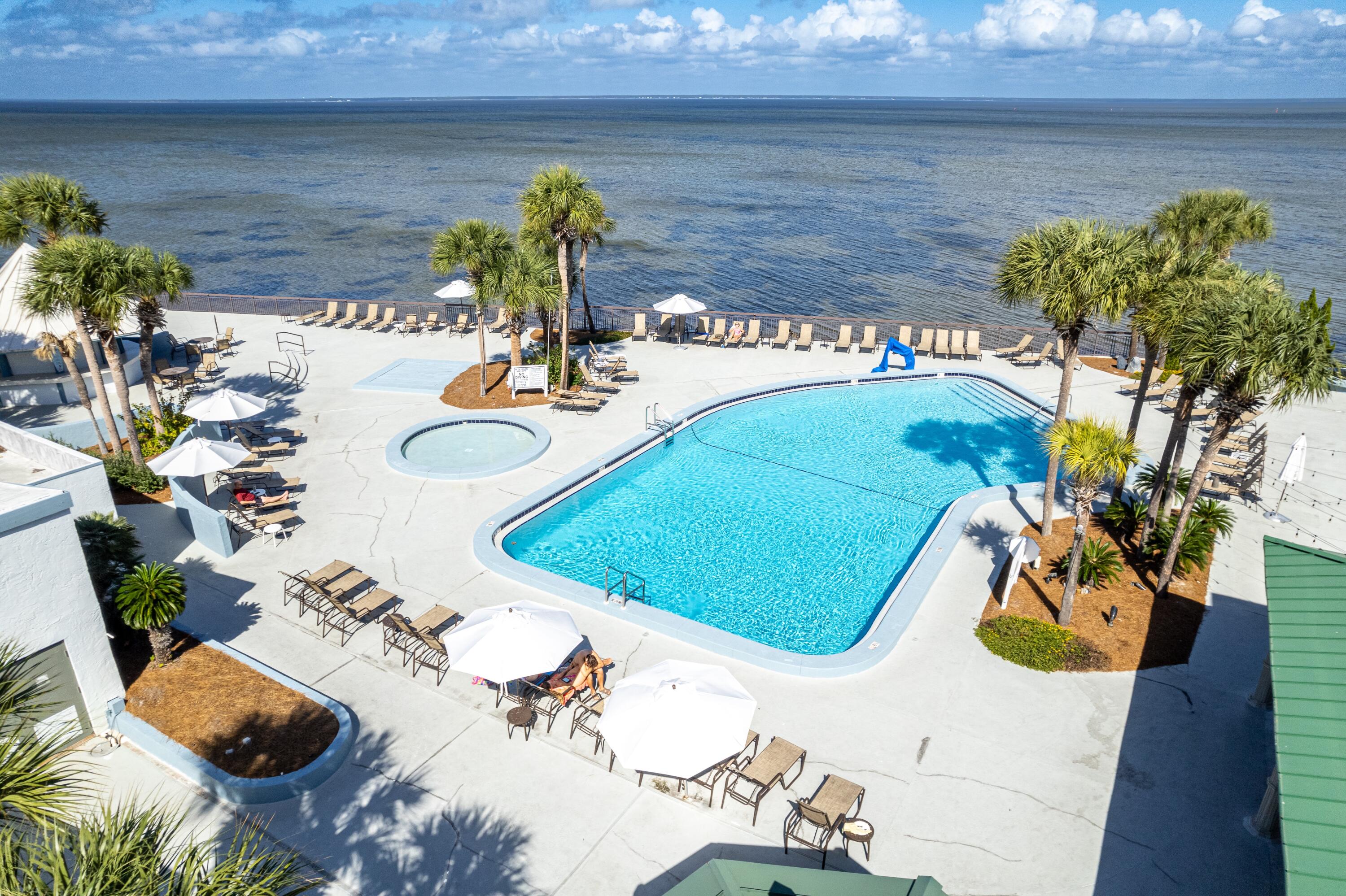 982 Northshore Drive