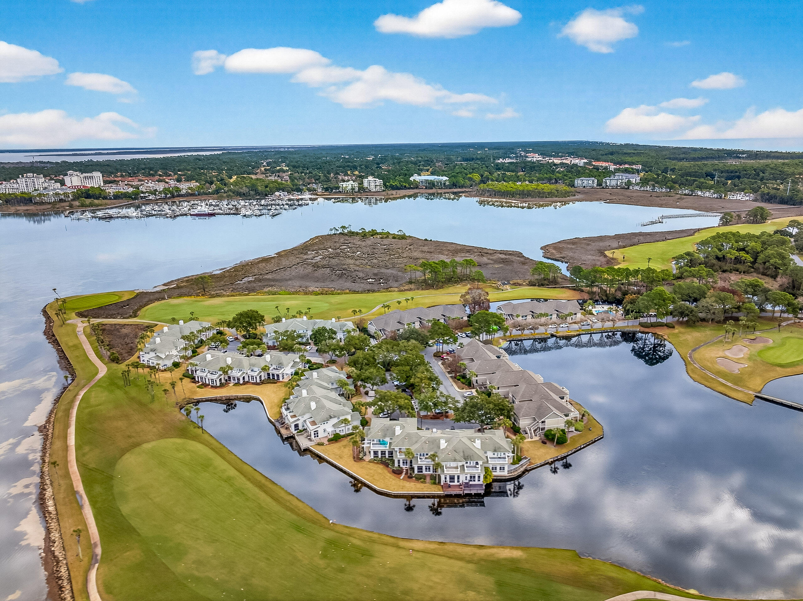 900 Harbour Point Lane 900