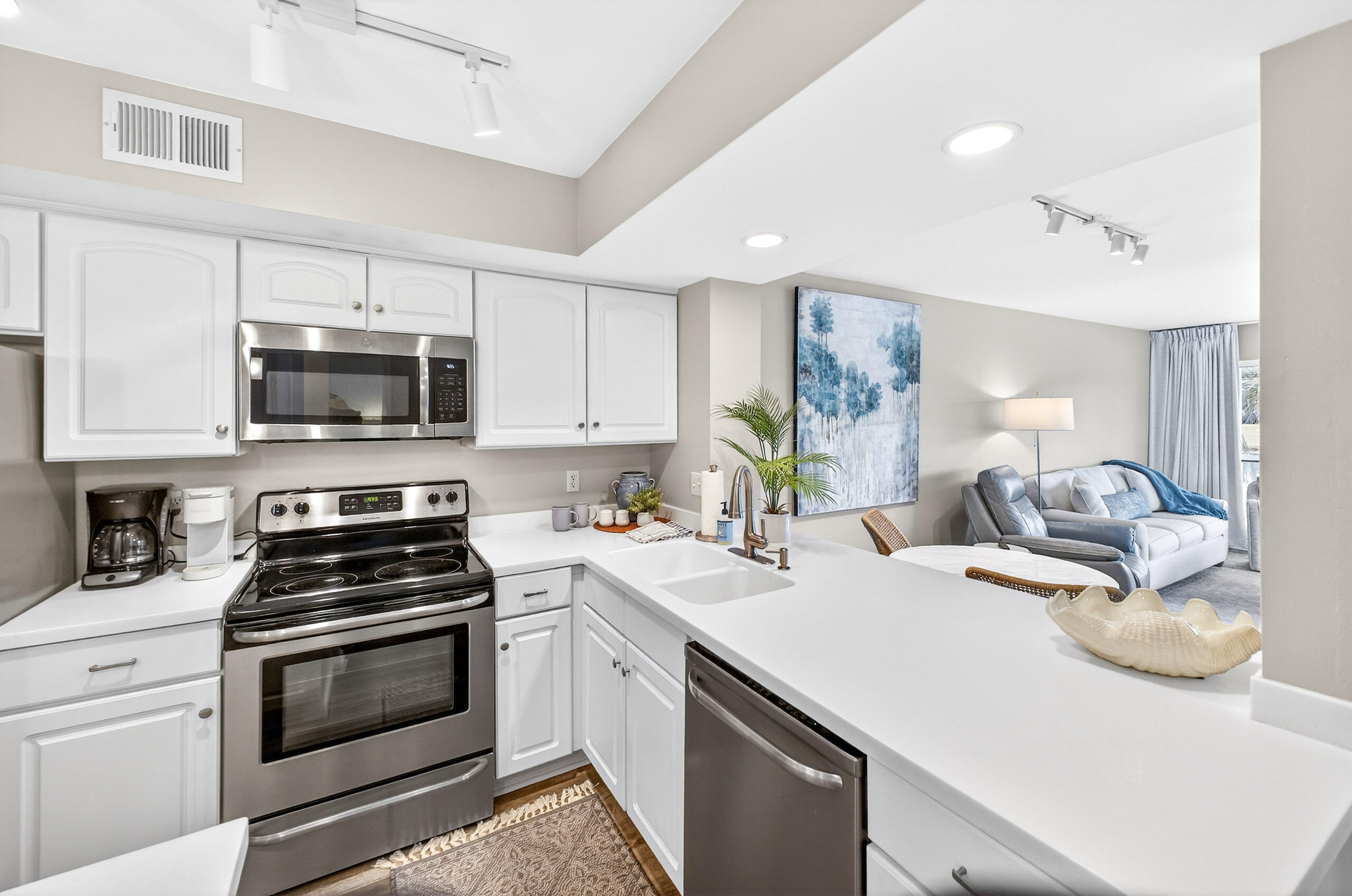 900 Harbour Point Lane 900