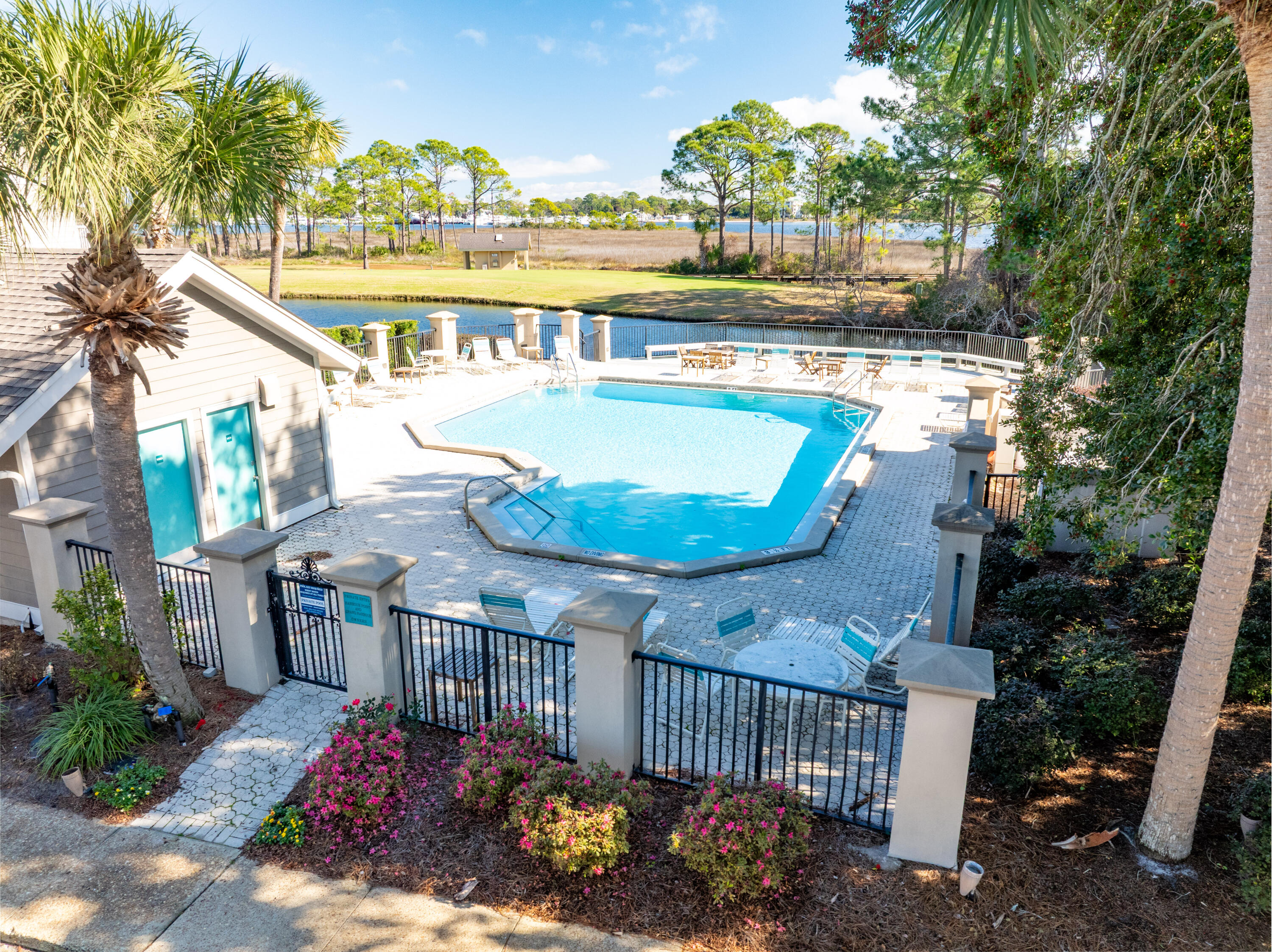 900 Harbour Point Lane 900