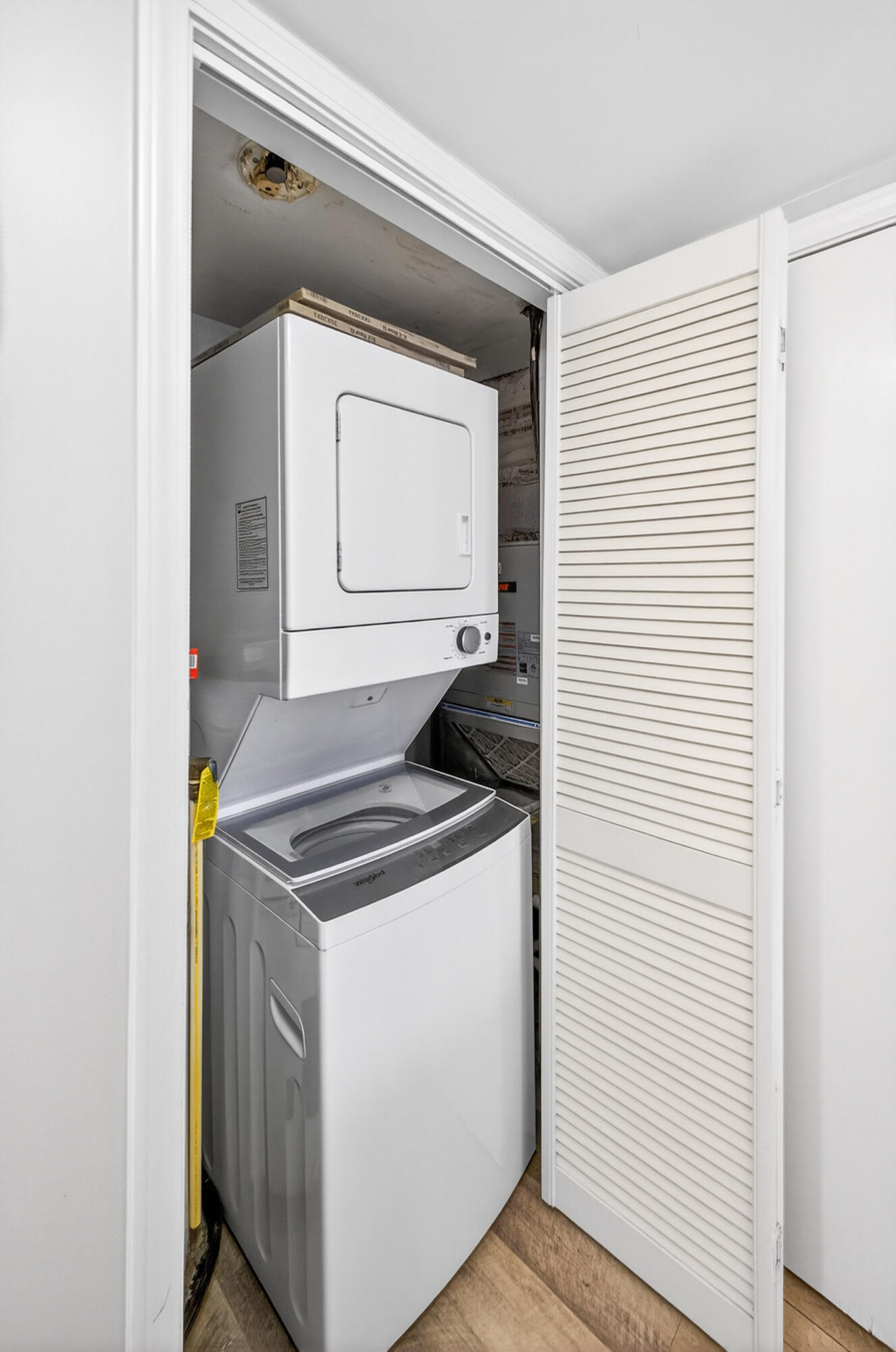 900 Harbour Point Lane 900