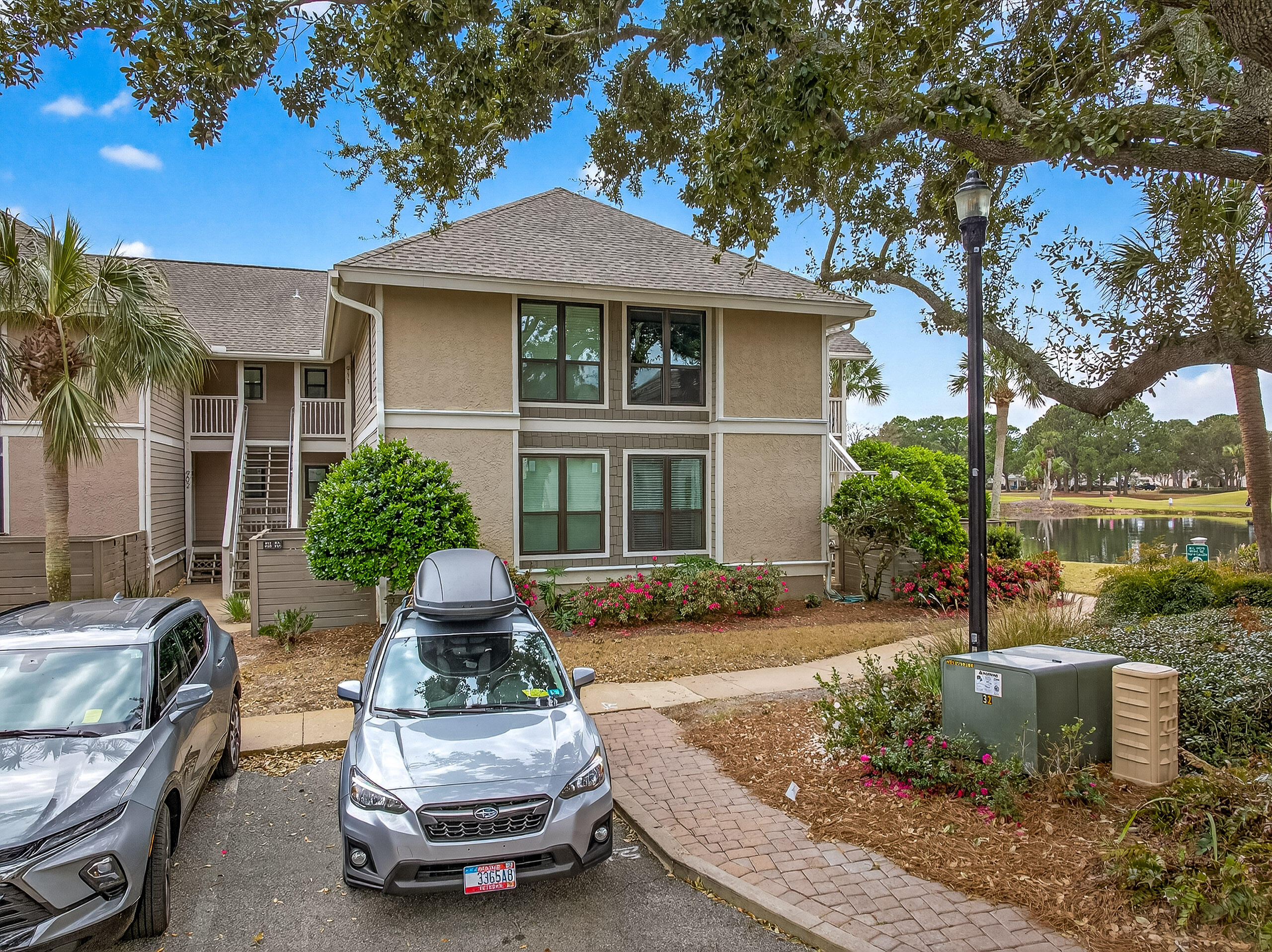 900 Harbour Point Lane 900