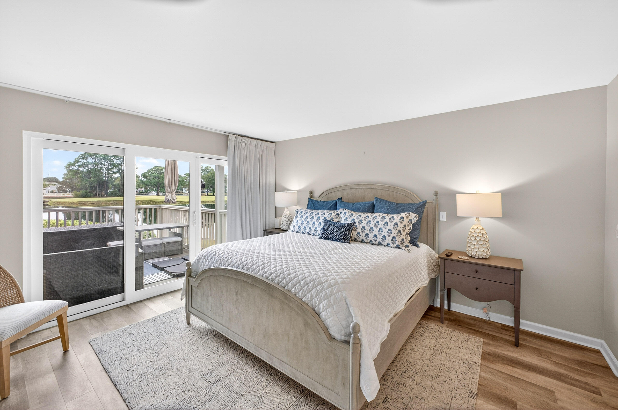 900 Harbour Point Lane 900