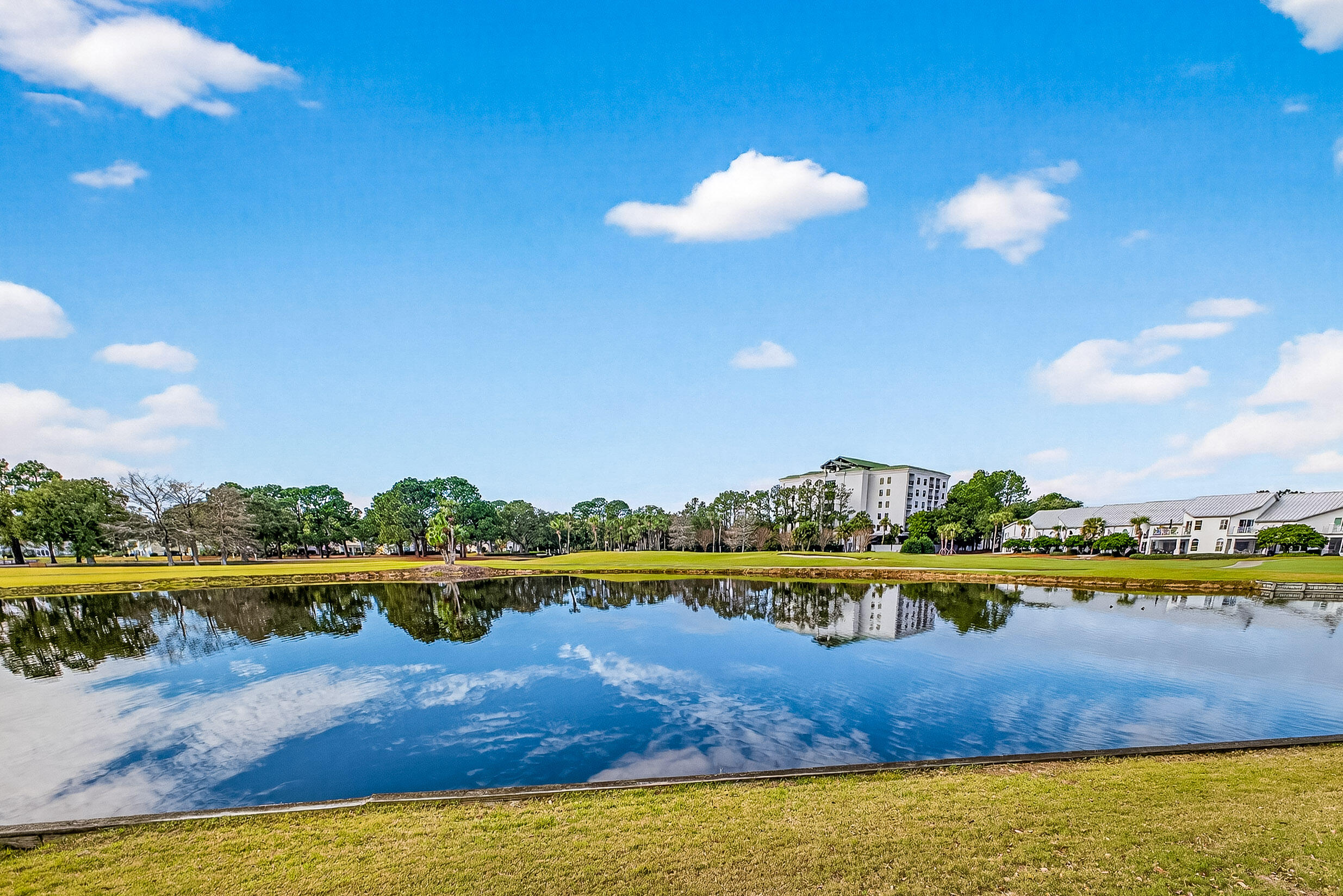 900 Harbour Point Lane 900