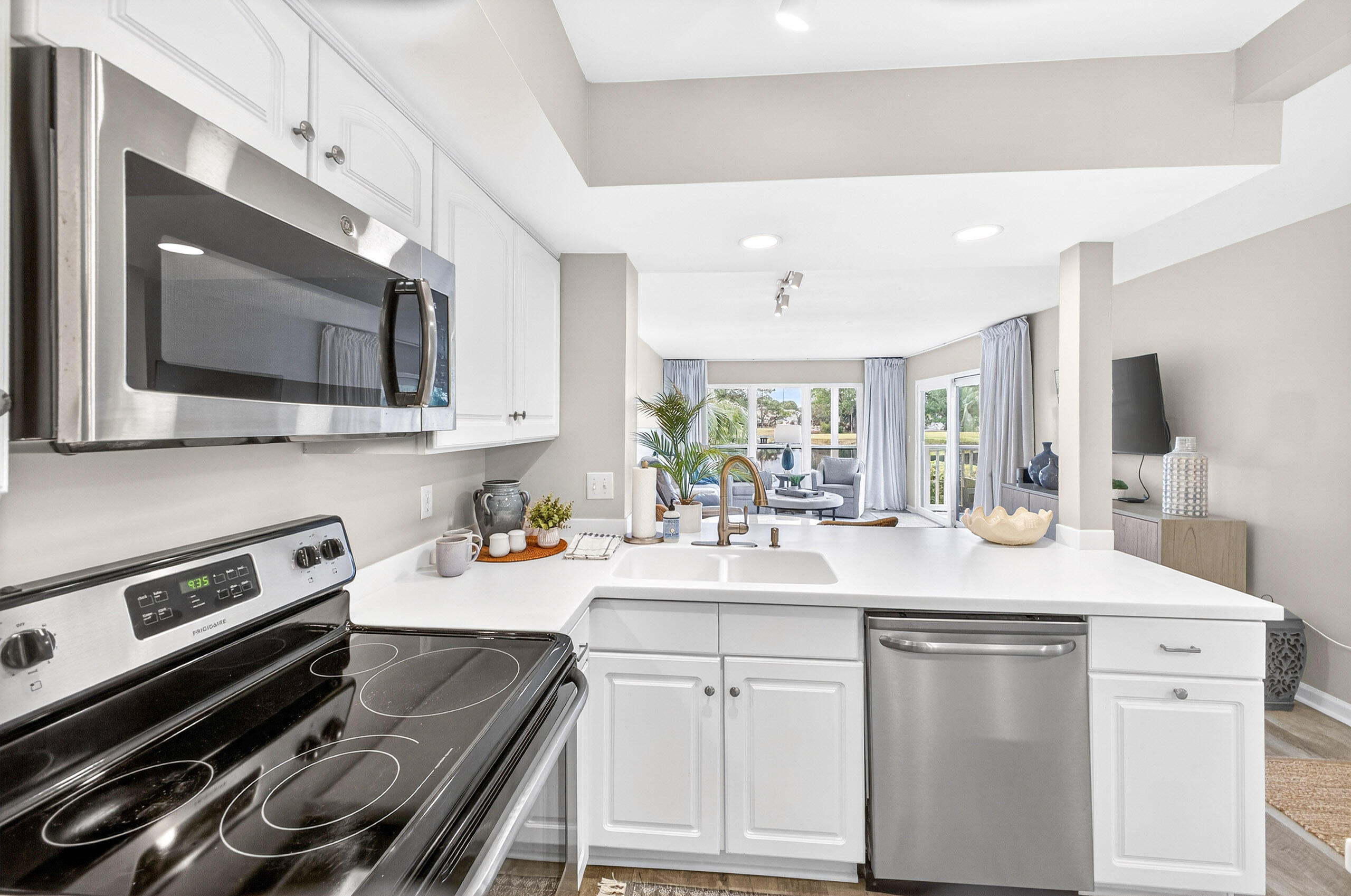 900 Harbour Point Lane 900