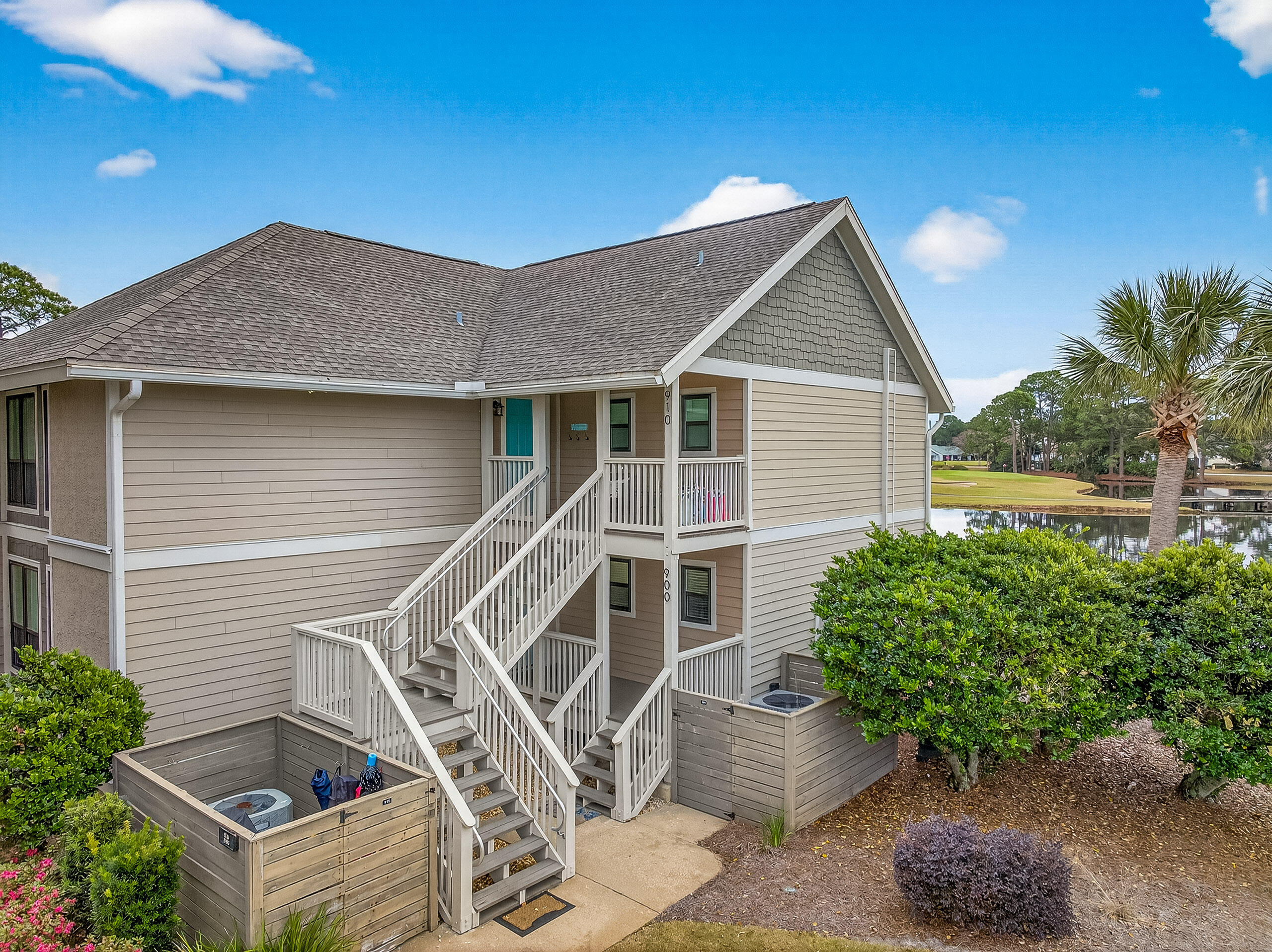 900 Harbour Point Lane 900