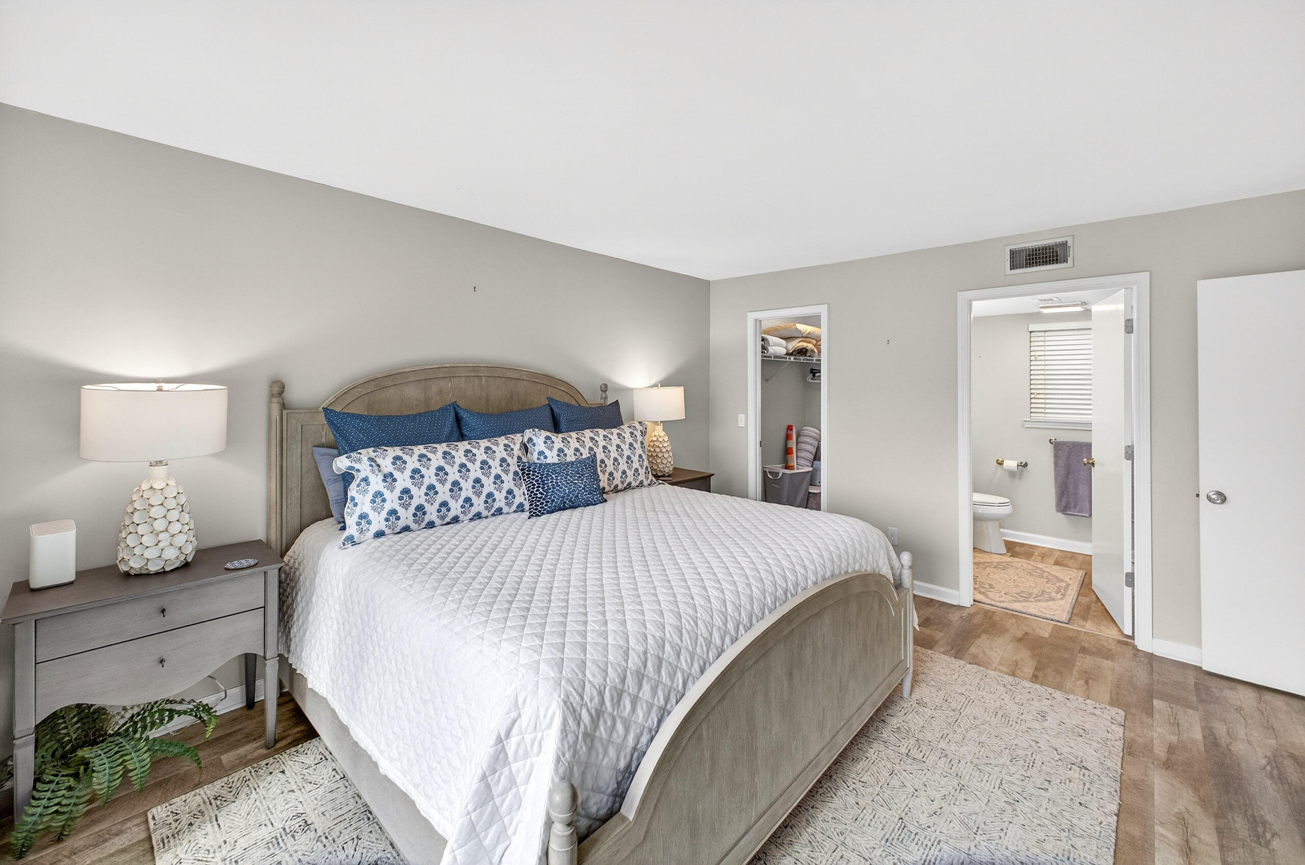 900 Harbour Point Lane 900