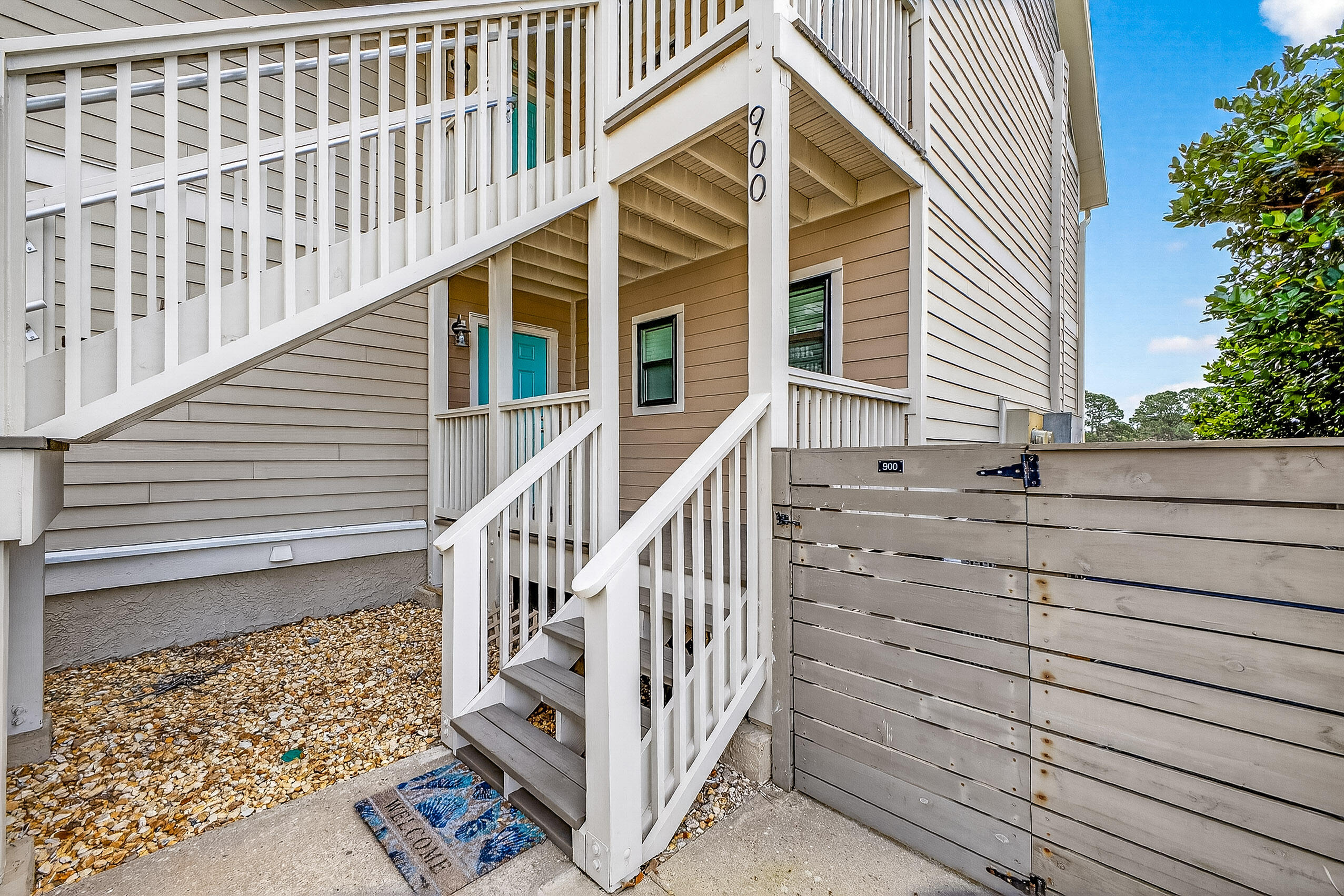 900 Harbour Point Lane 900