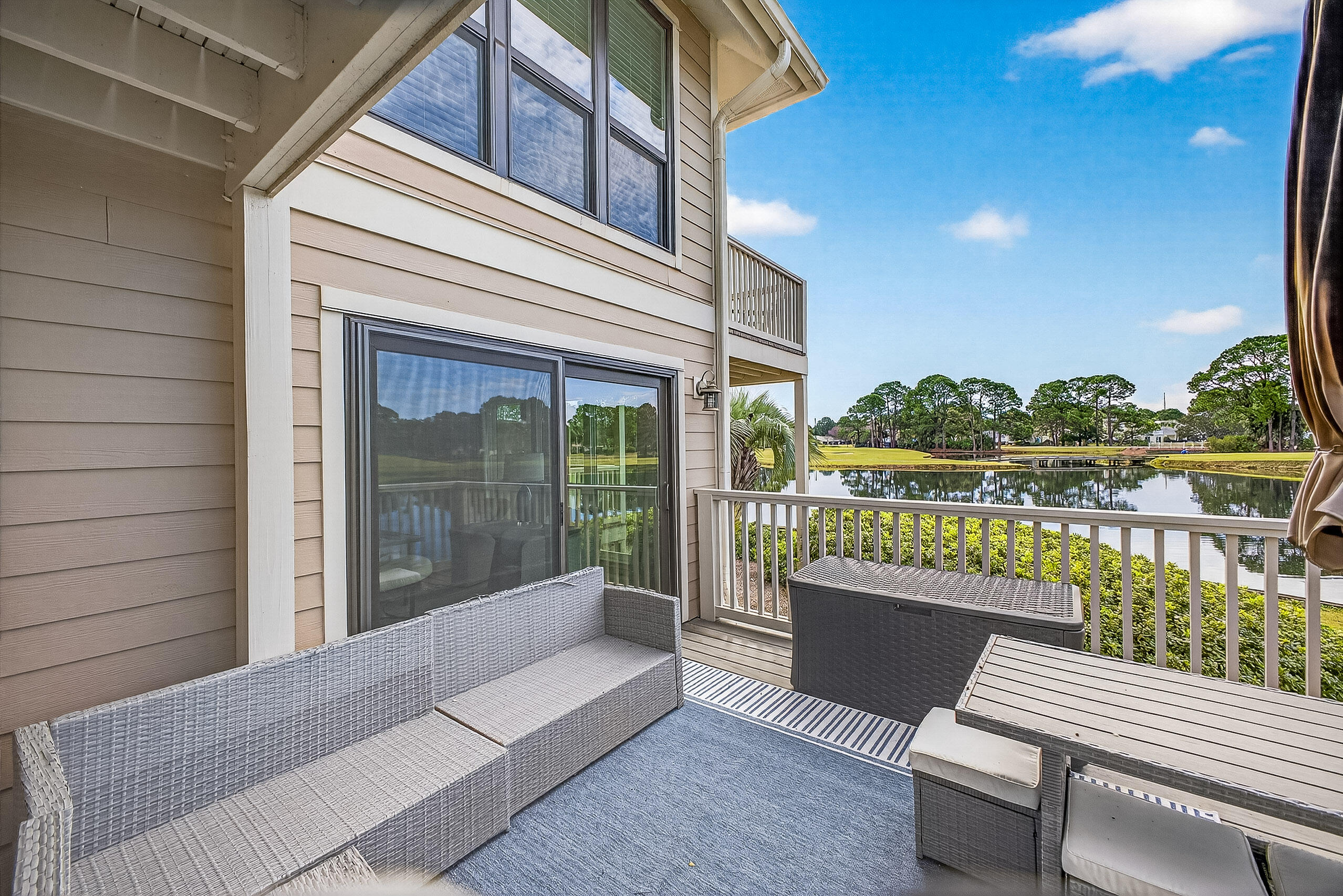900 Harbour Point Lane 900