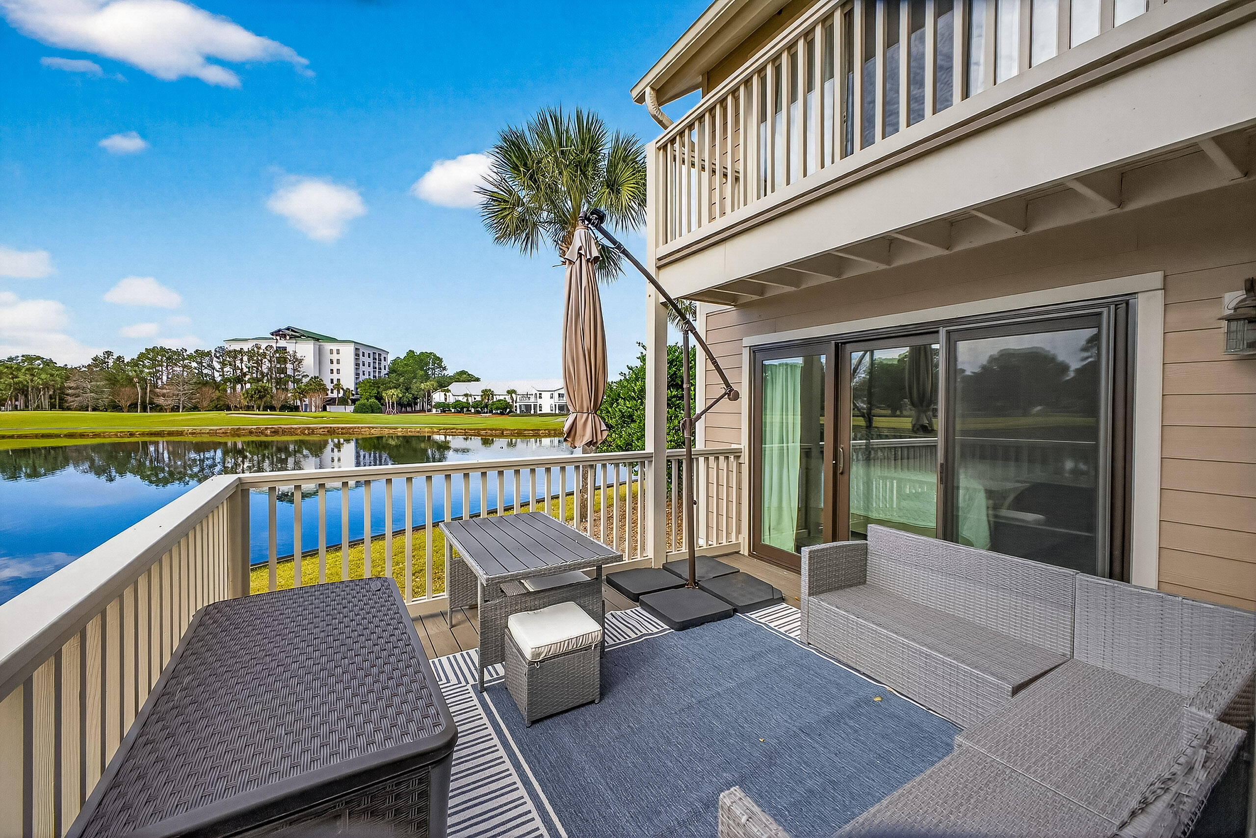 900 Harbour Point Lane 900