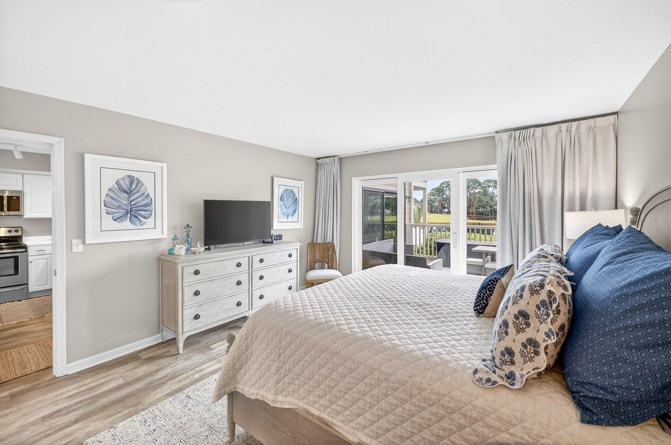 900 Harbour Point Lane 900