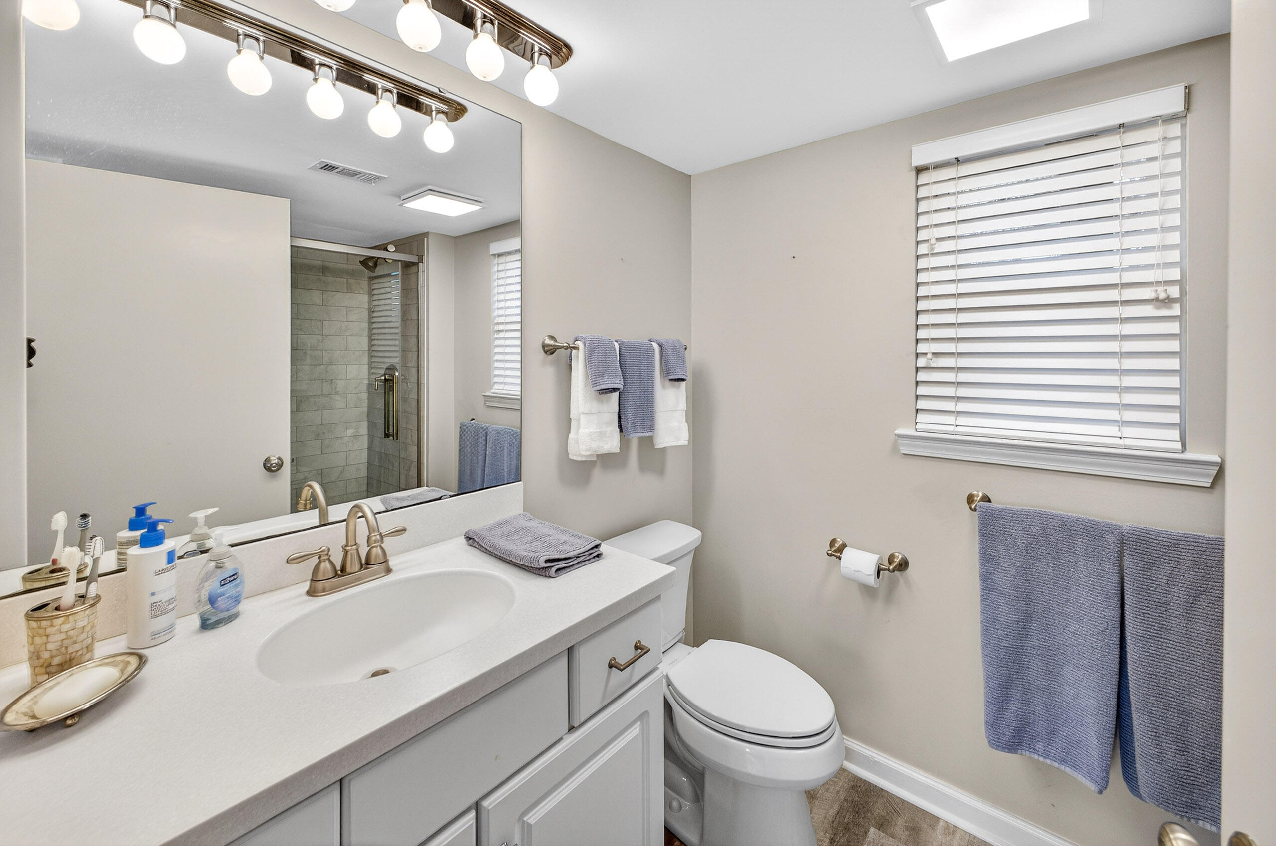 900 Harbour Point Lane 900