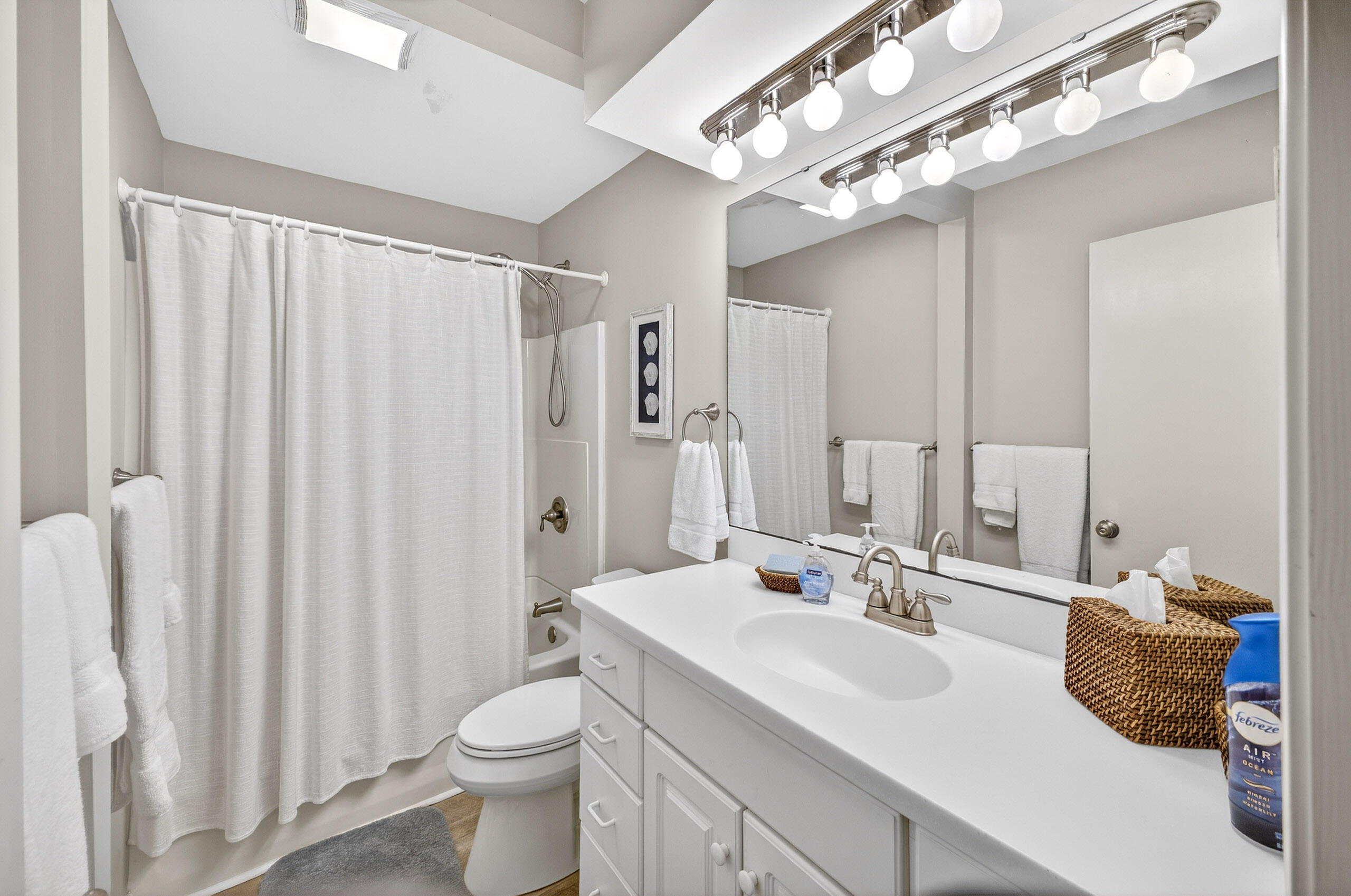 900 Harbour Point Lane 900