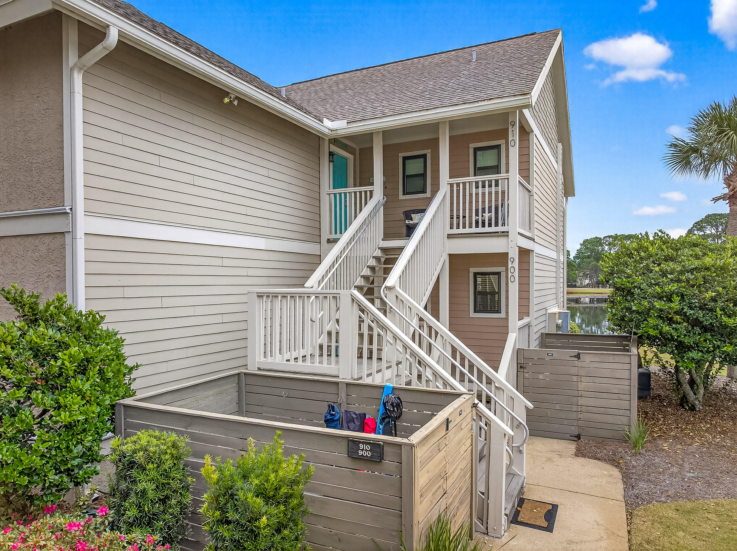 900 Harbour Point Lane 900