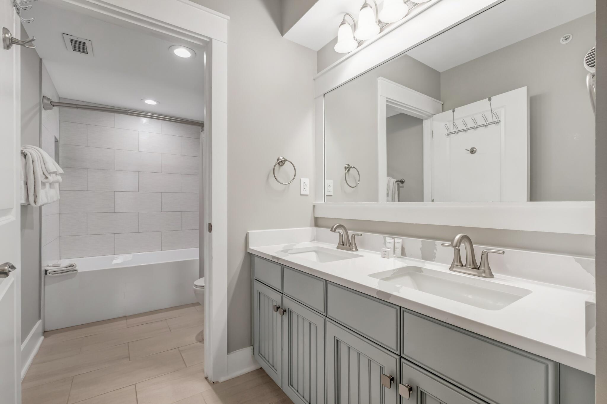 9100 Baytowne Wharf Blvd 558